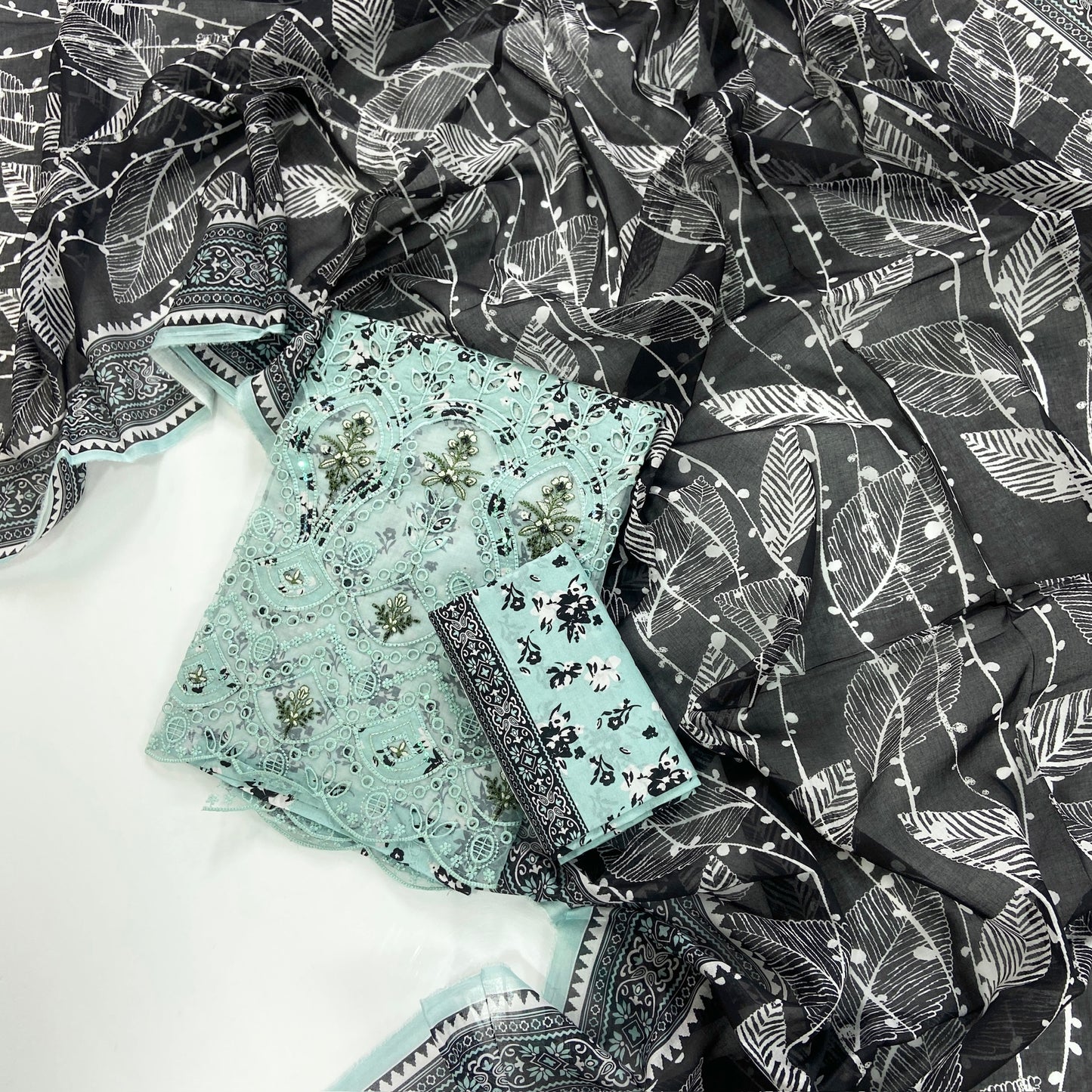 Aabroo By Anaya Noor Emb With Laser-Cut Lawn 3PC