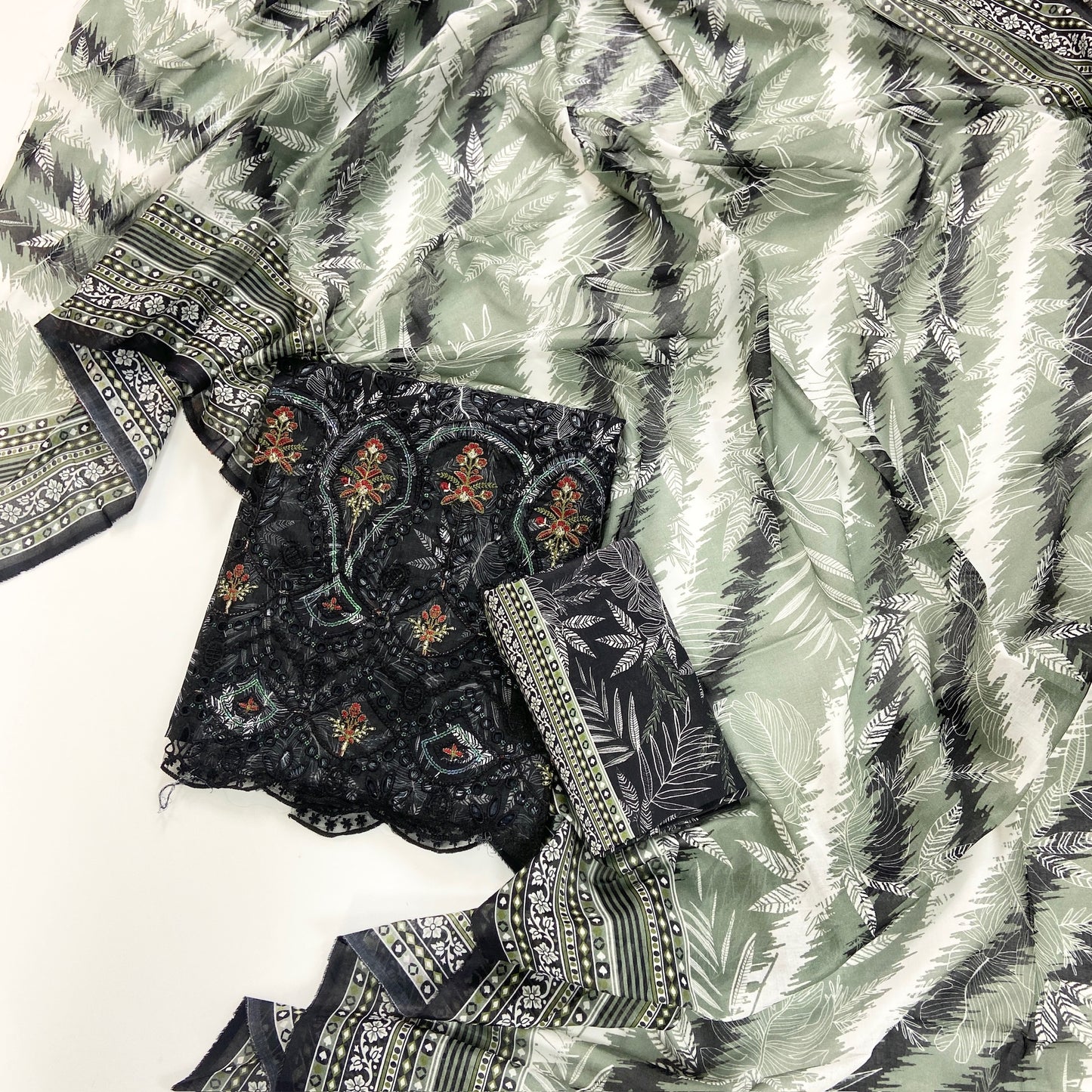 Aabroo By Anaya Noor Emb With Laser-Cut Lawn 3PC