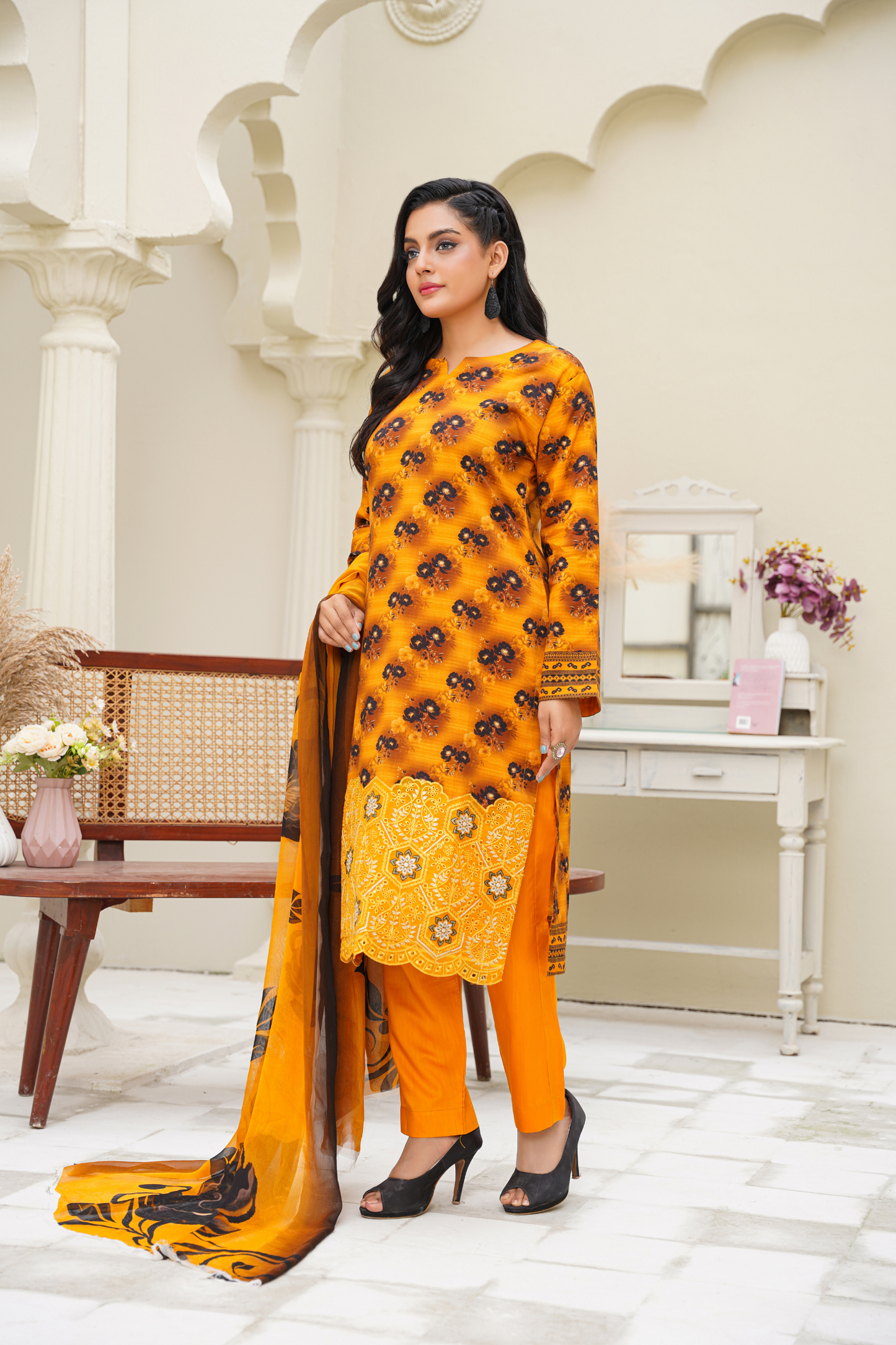Anaya – Aaghaz-e-Sardi 3PC Viscose Suit