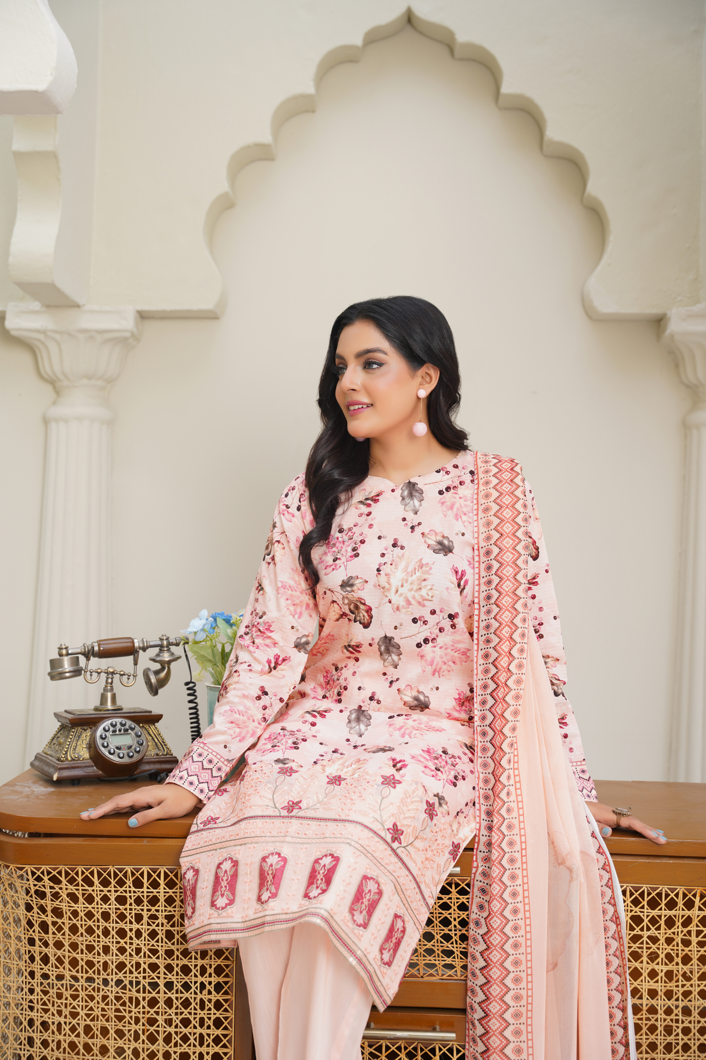 Anaya – Aaghaz-e-Sardi 3PC Viscose Suit