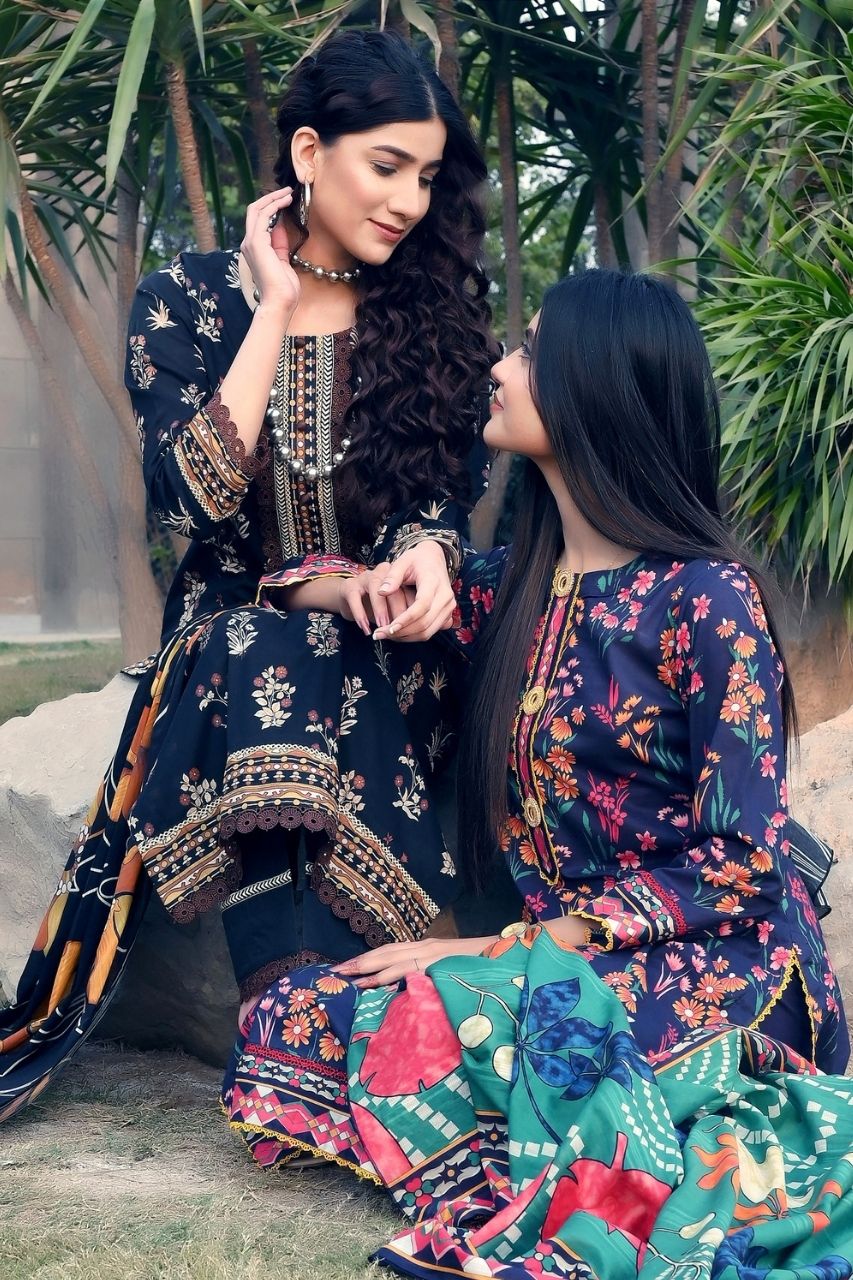 Floral By Pretty Robe Printed Lawn 3-PC