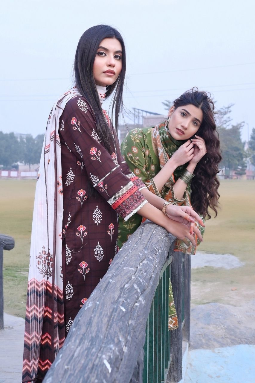 Floral By Pretty Robe Printed Lawn 3-PC