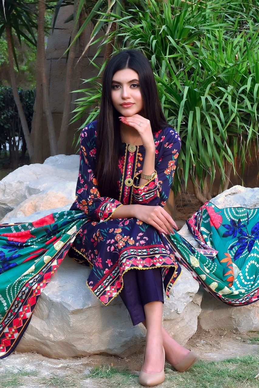 Floral By Pretty Robe Printed Lawn 3-PC