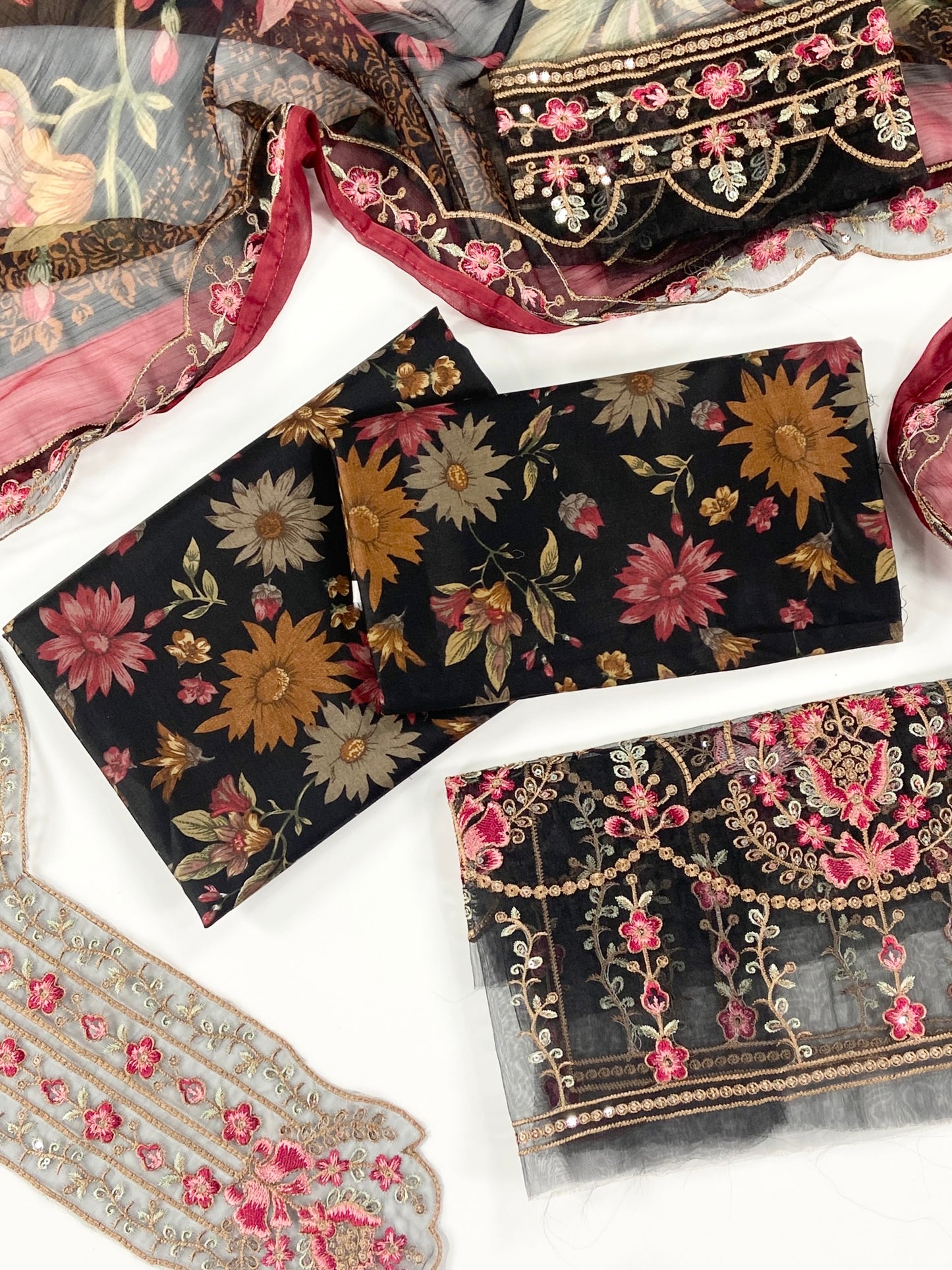 Mohagni Embroiderd & Digital Printed Lawn 3PC