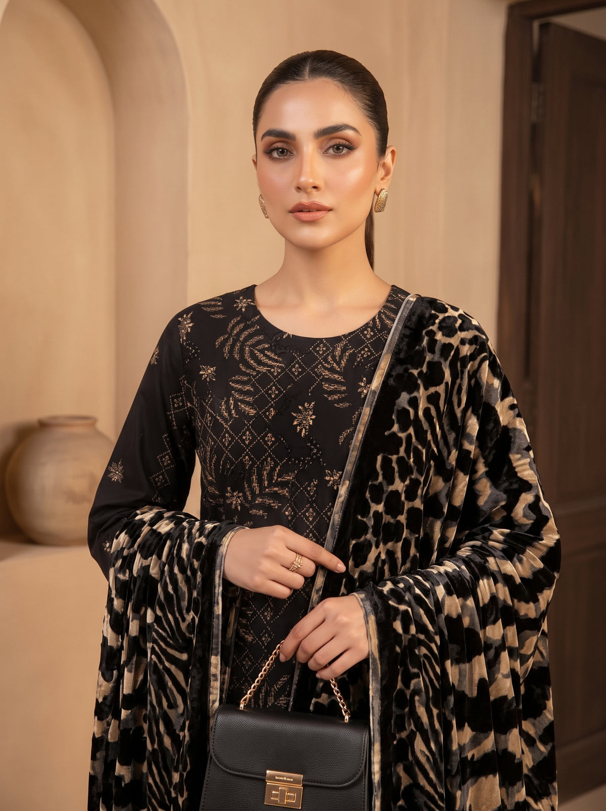Luxuria By Anaya Noor Heavy Emb Dhanak With Plachi Shawl 3PC