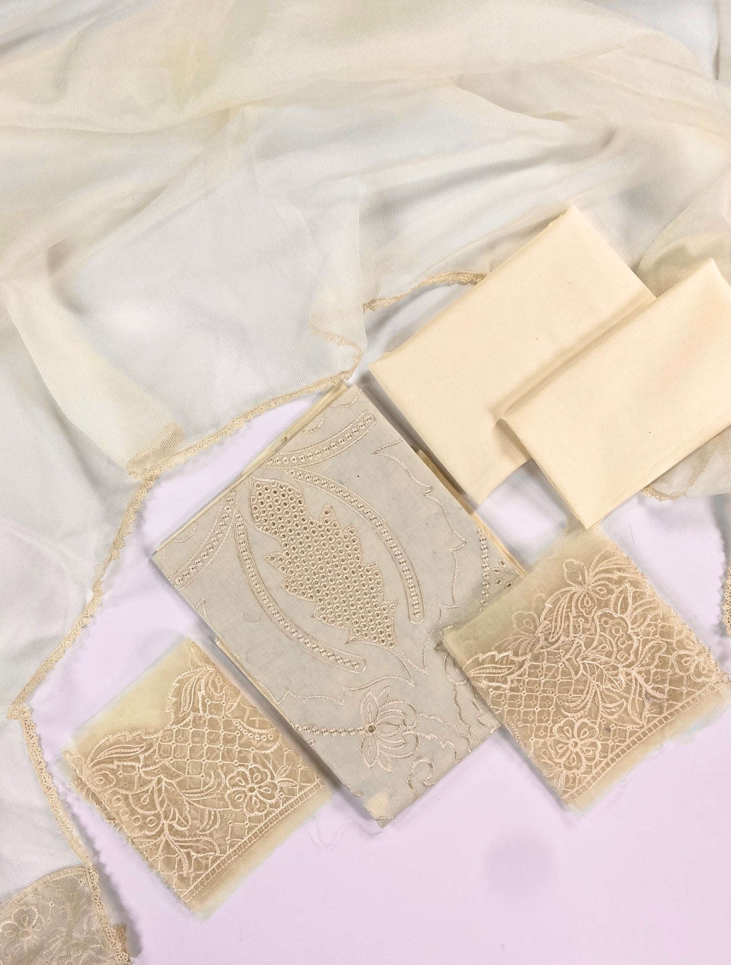 Shanzay Luxury Embroidered Lawn 3PC