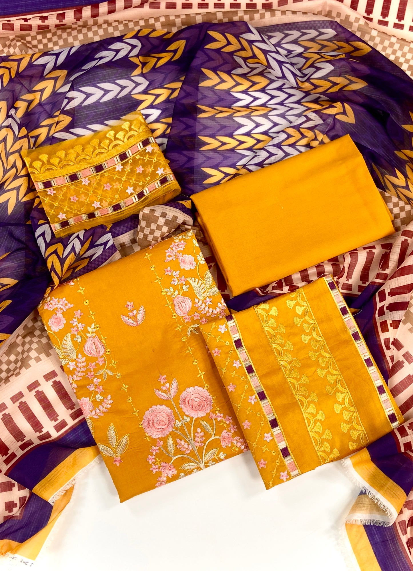 Jazmin Embroidered Lawn 3PC