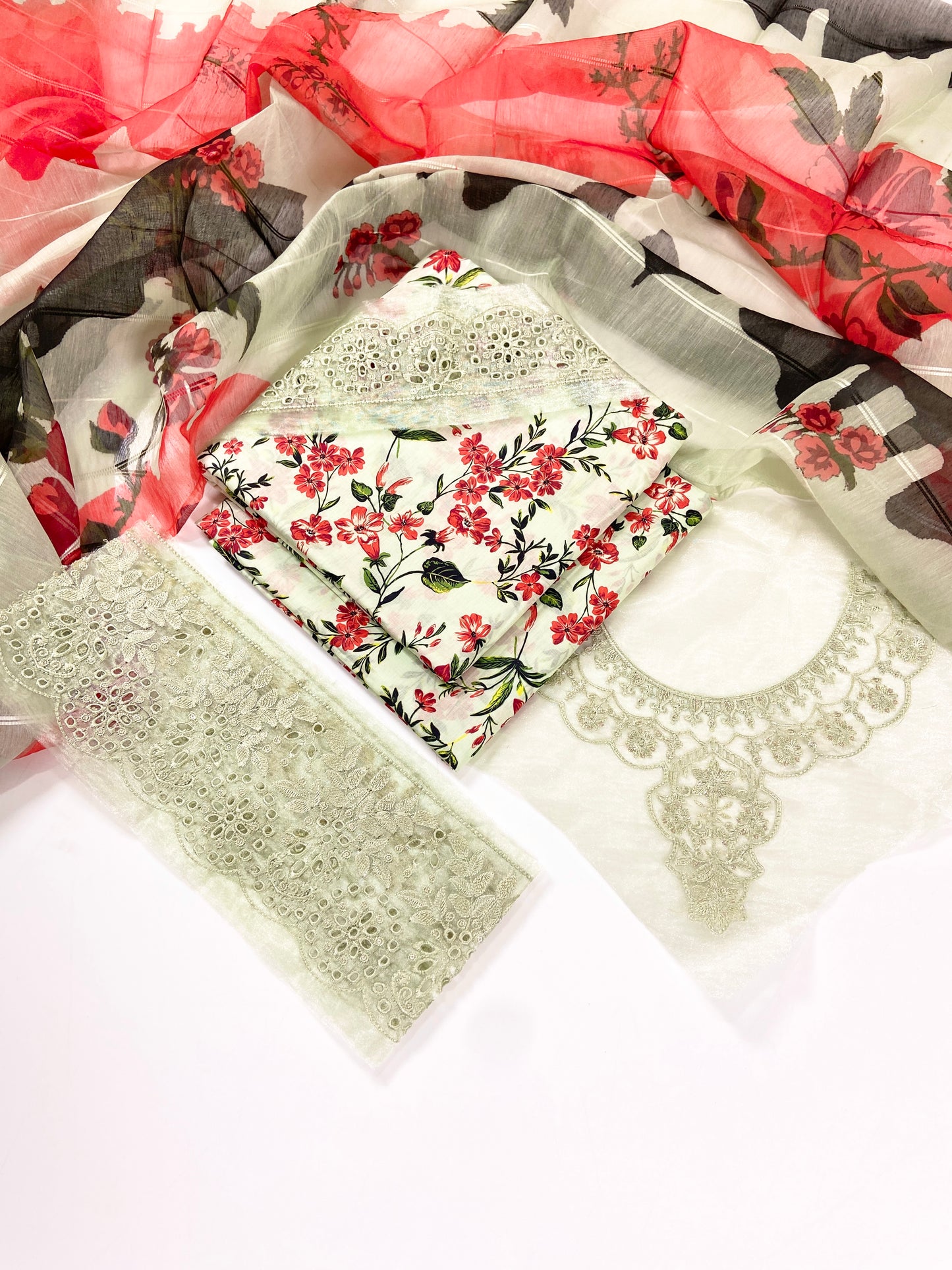 Baroque Embroidered With Patches Lawn 3PC