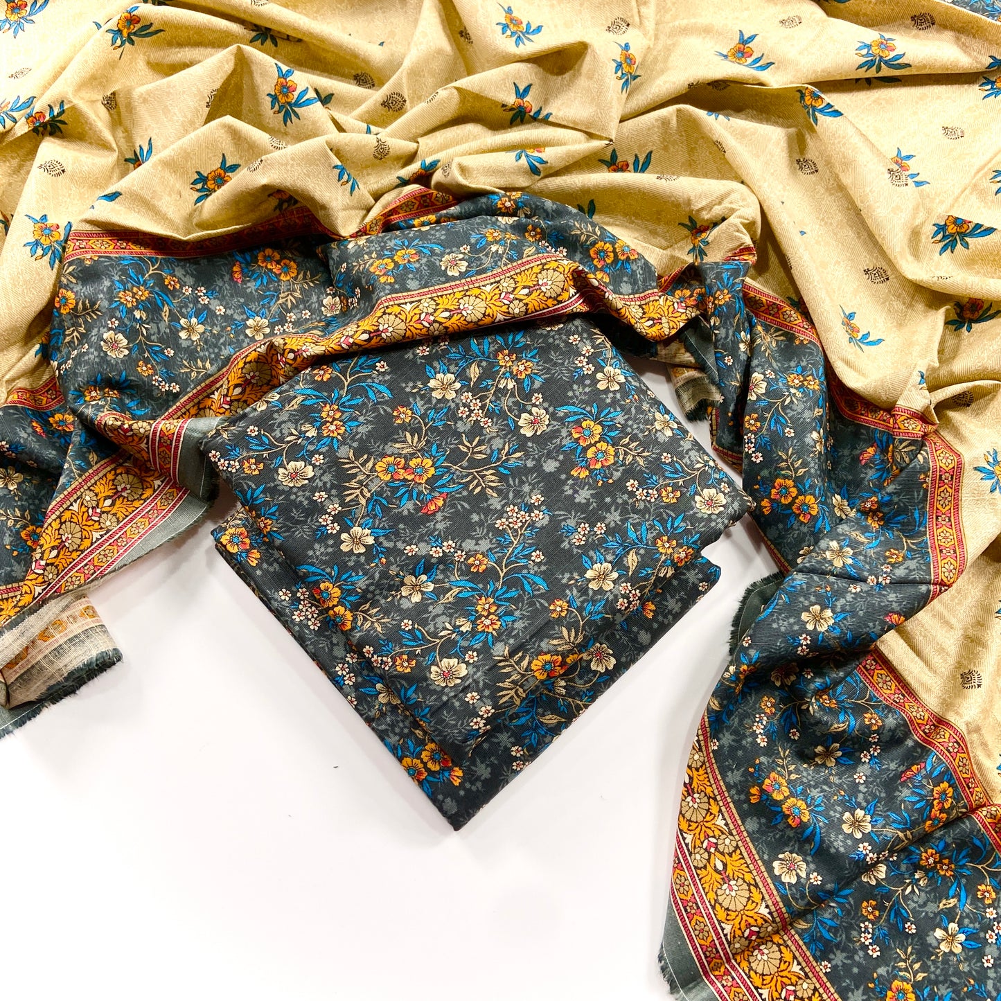 Kayseria All Over Digital Printed Khaddar 3PC