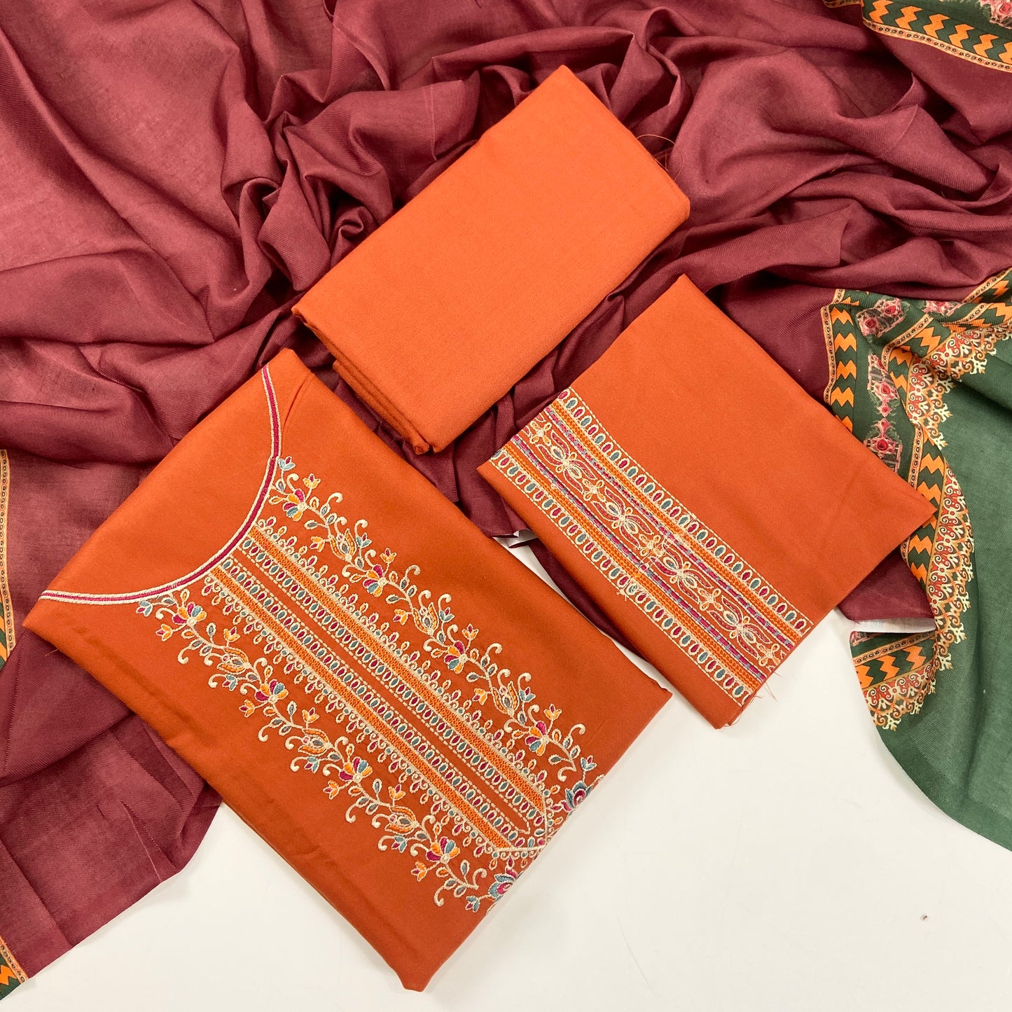 Urge Luxury Emb Suit 3PC