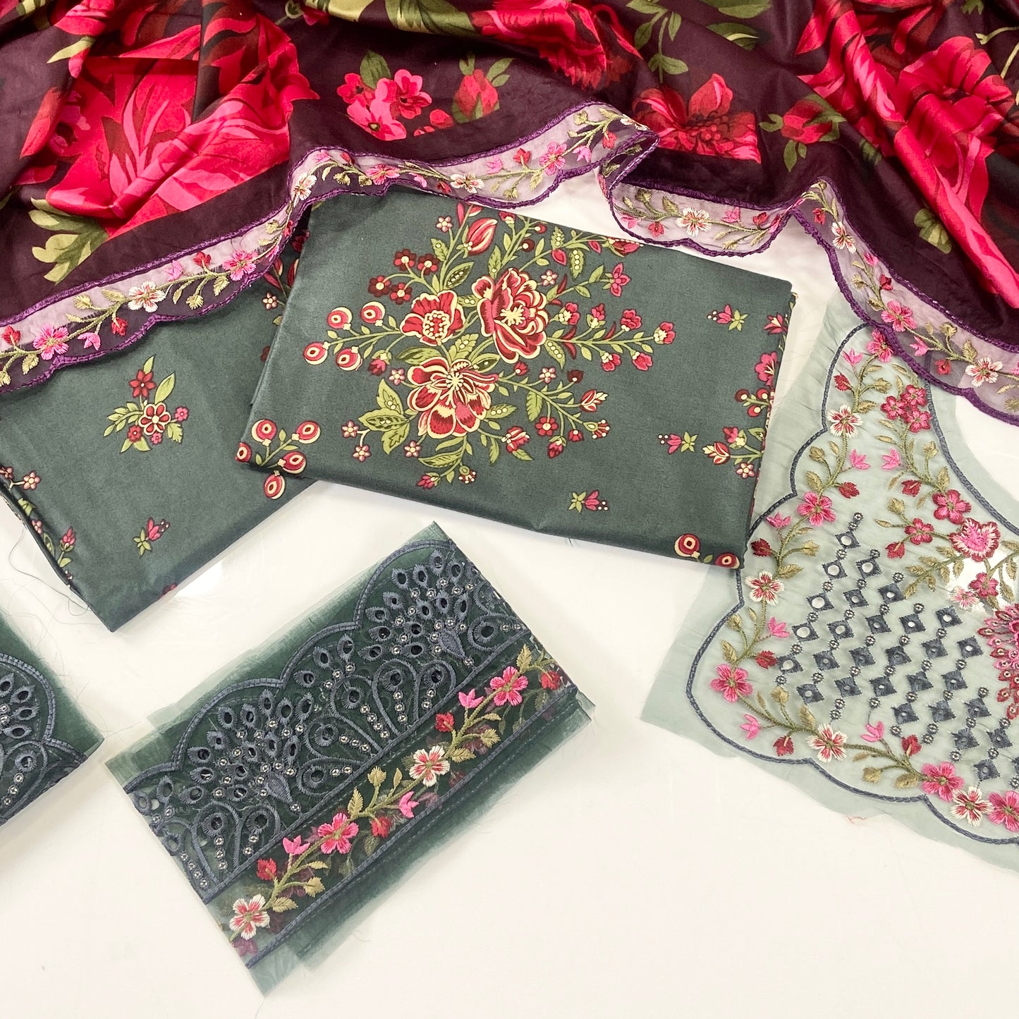 Iznik Printed Linen With Embroidered Patches-3PC