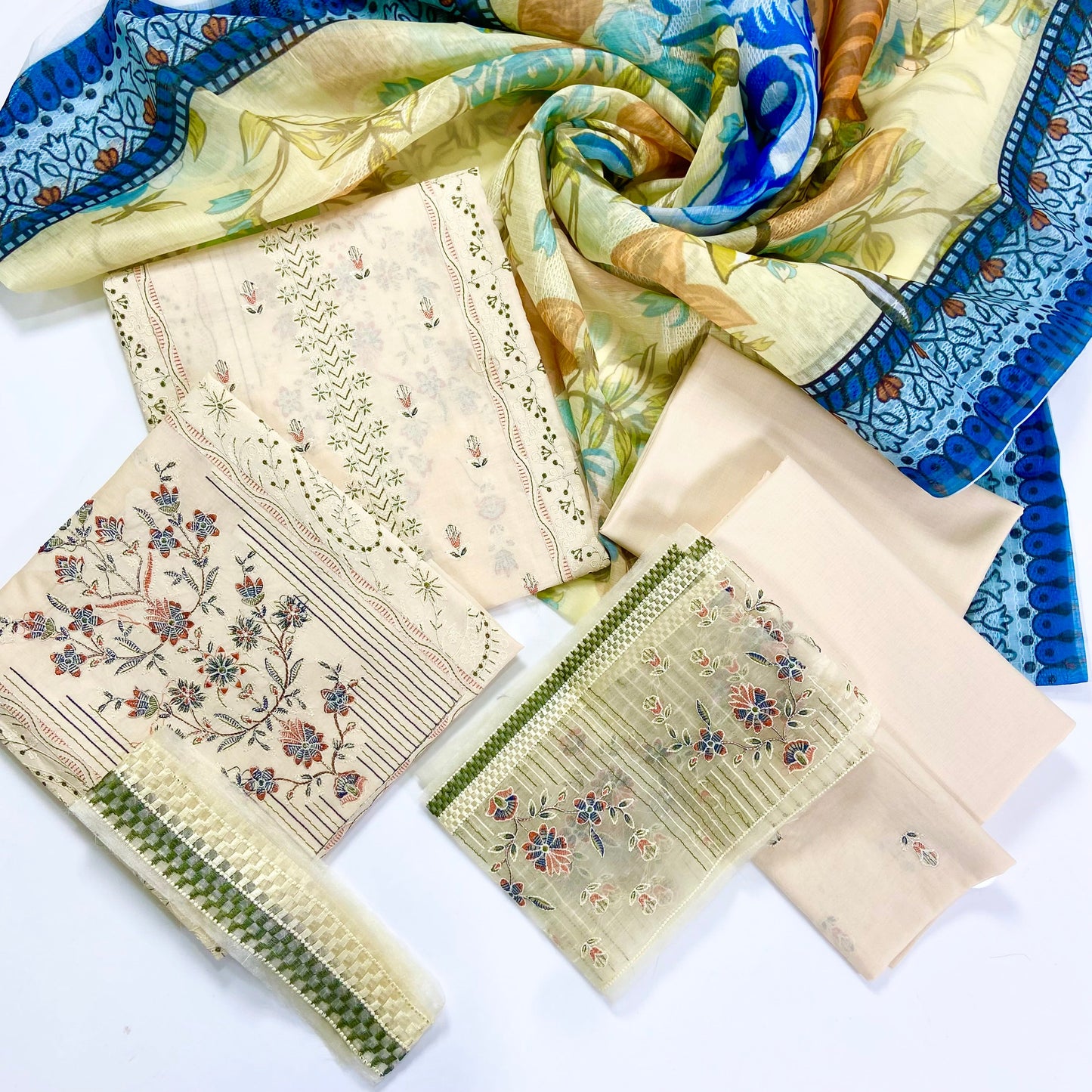 Lavish By Anaya Noor Heavy Embroidered Lawn 3PC