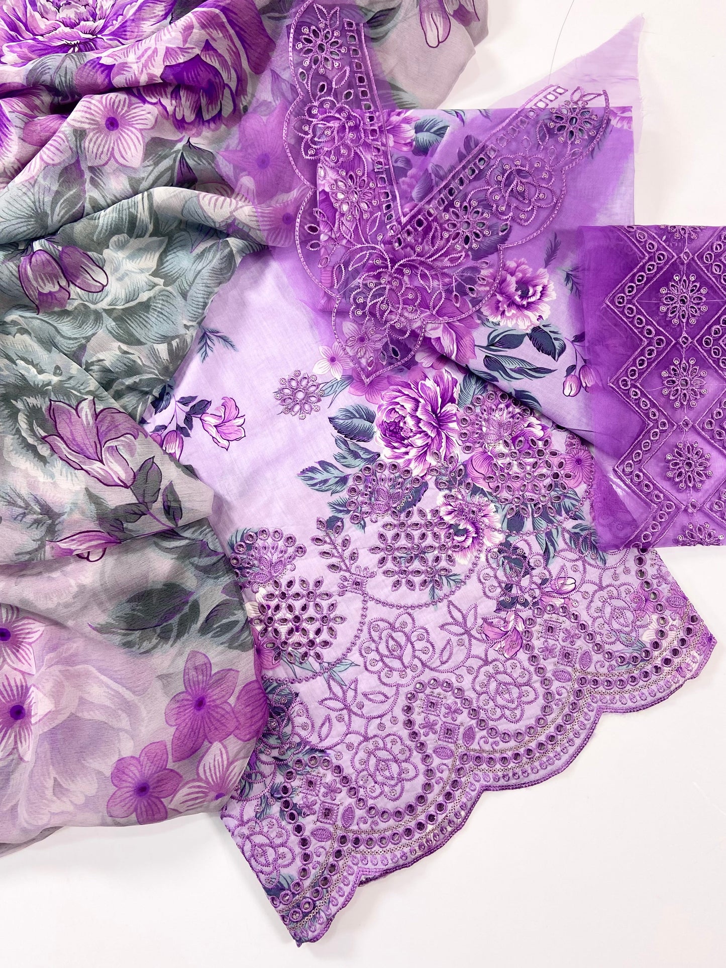 Iznik B Emb Luxury Lawn 3PC