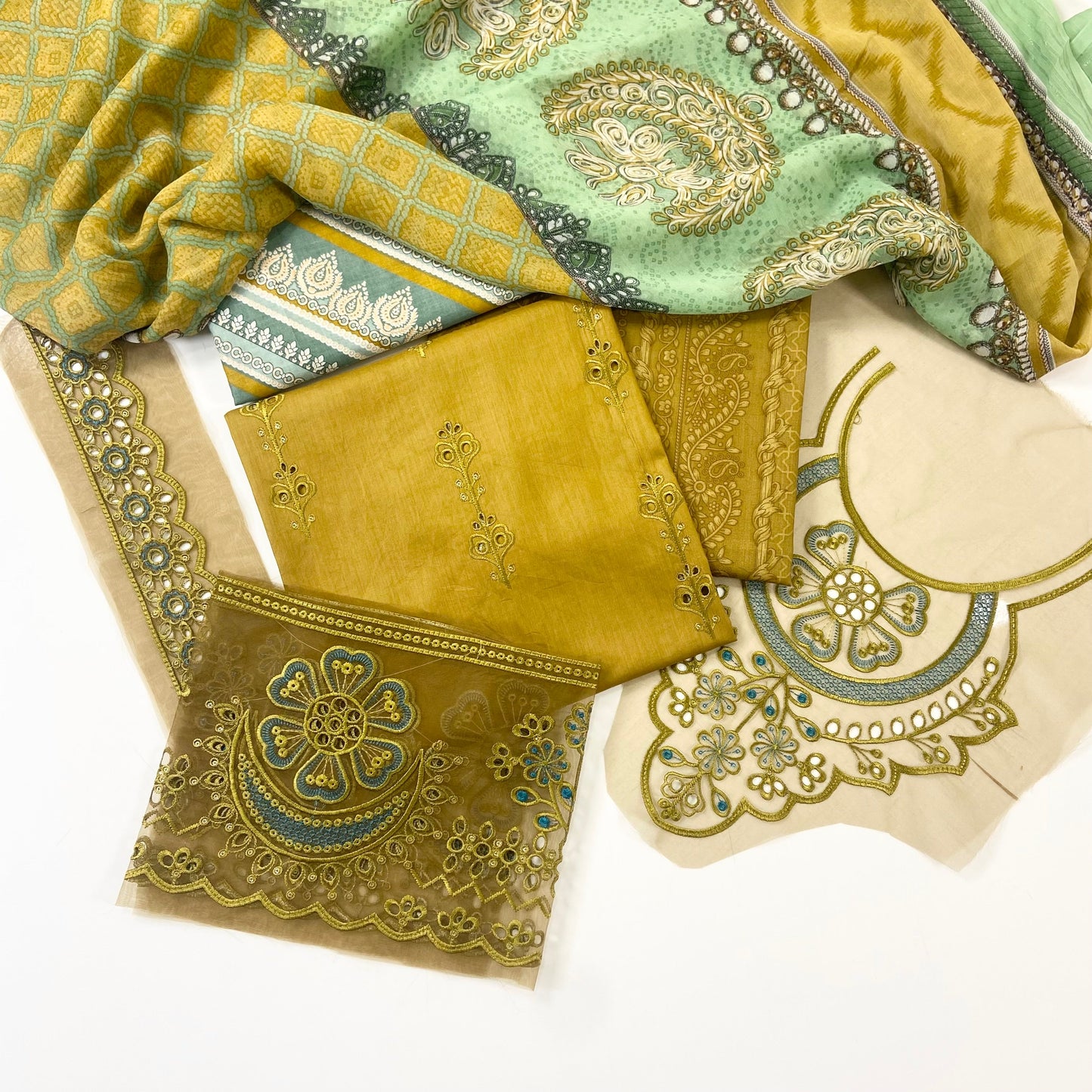 Maria B Emb Luxury Lawn 3PC