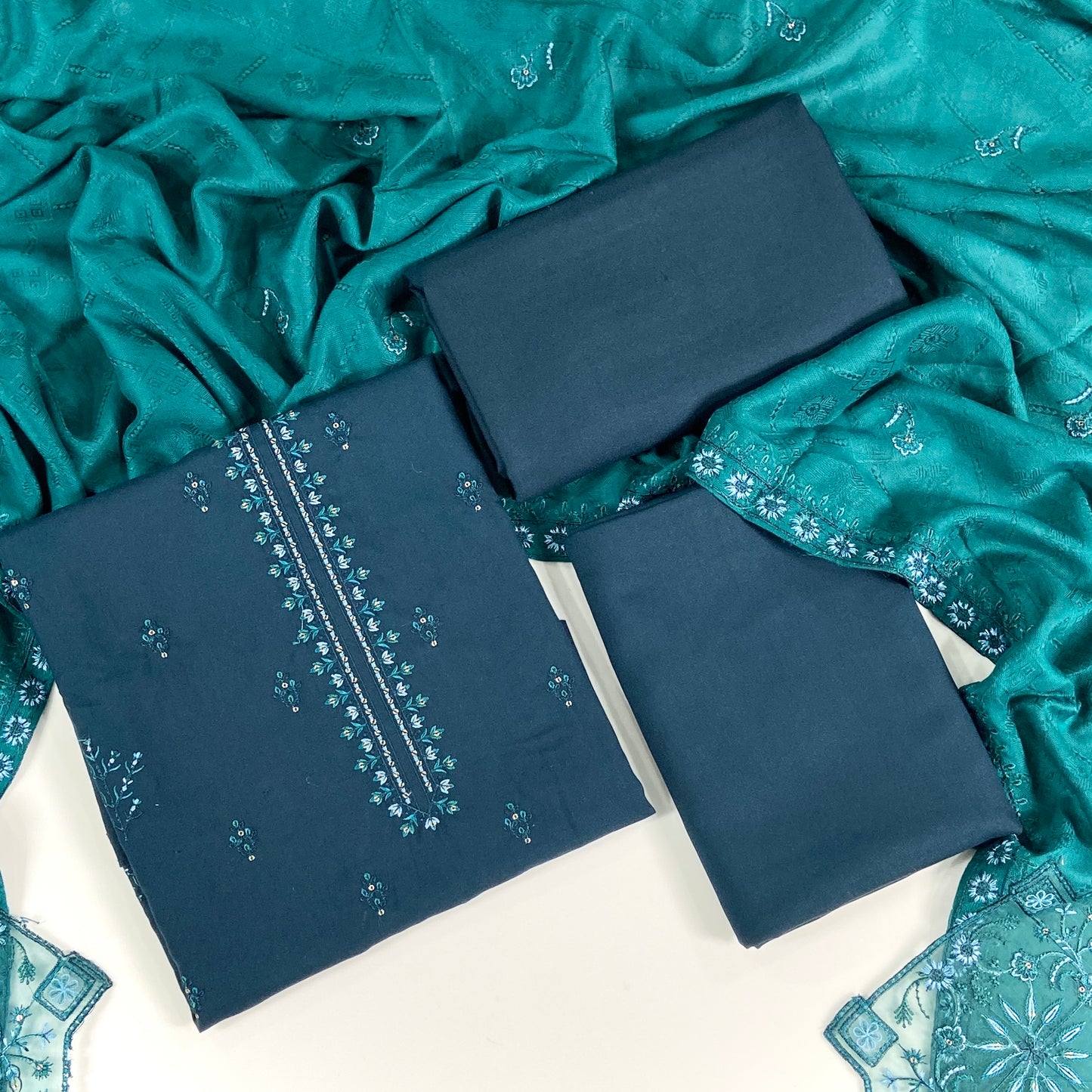Anaya Noor Embroidered Dhanak 3PC