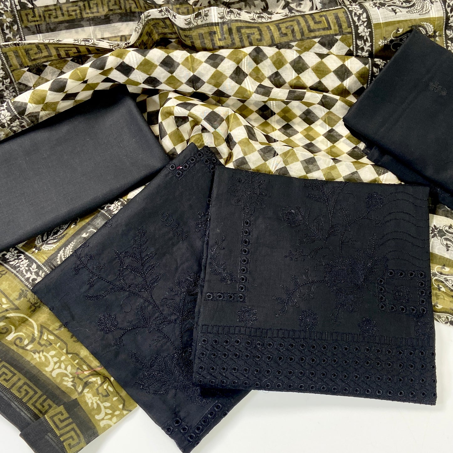 Chikenkari Anaya Noor Lawn 3-PC