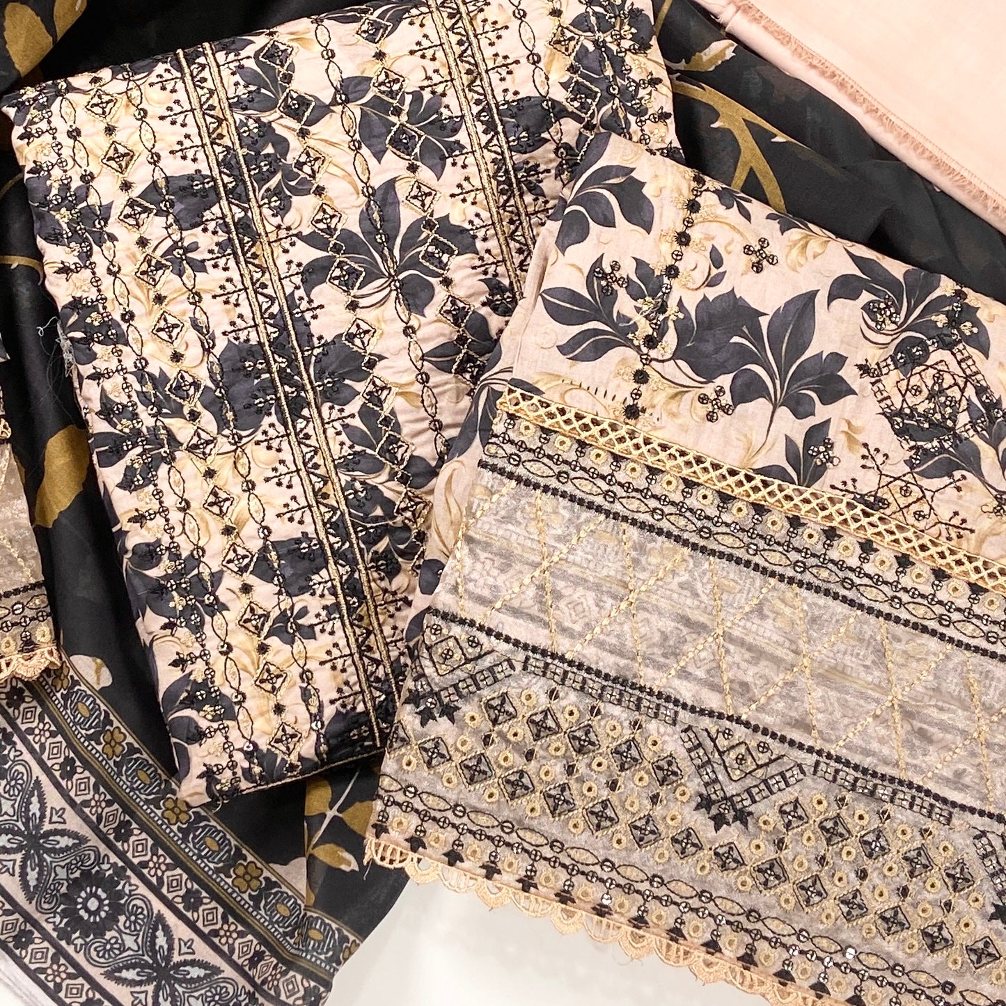 Fantak By Anaya Noor Heavy Emb Lawn 3PC