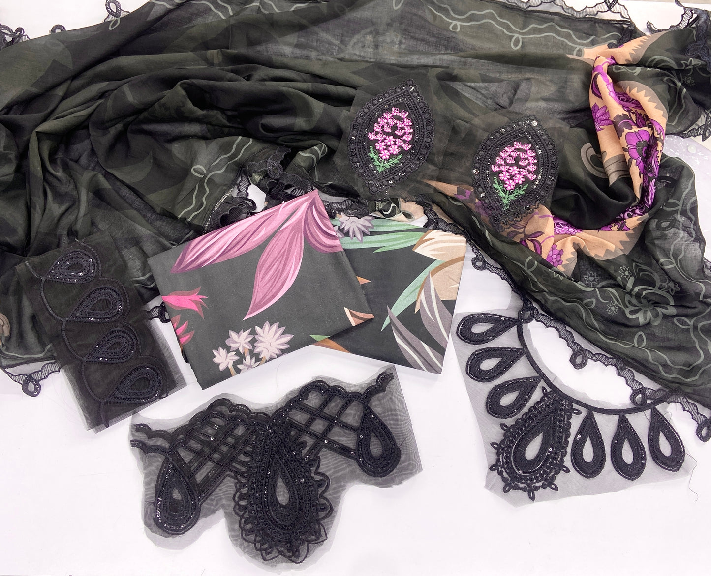 Baroque Luxury Embroidered Lawn 3-PC