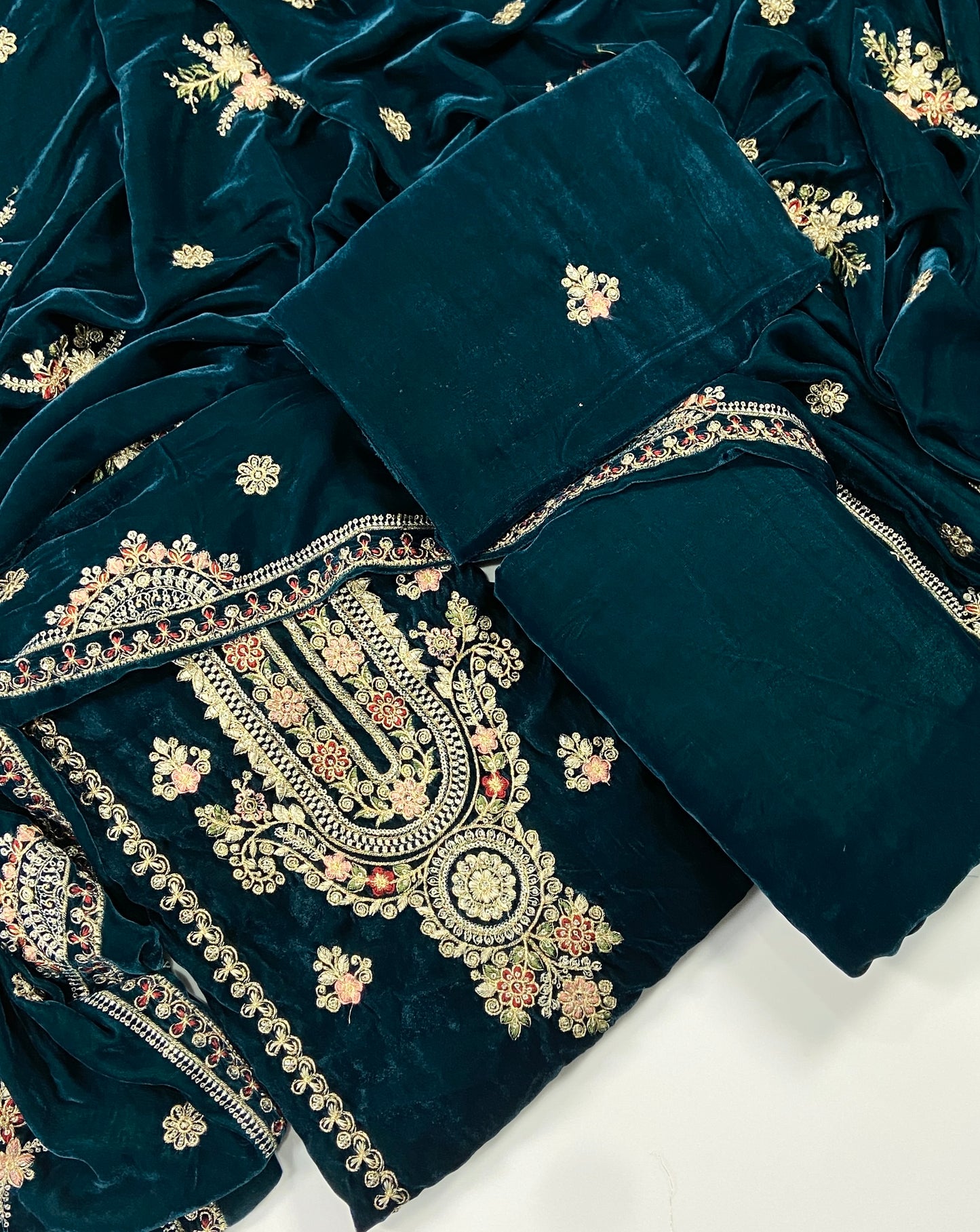 Maria B Luxury Velvet Embroidered Suit – 3PC