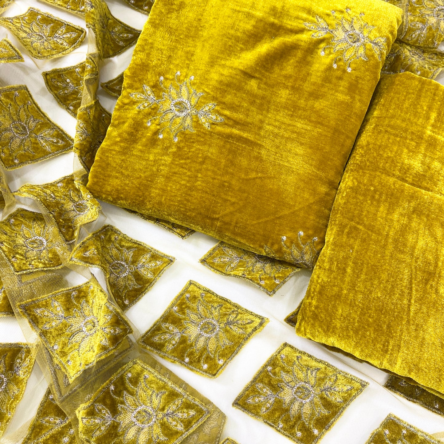 Bareeze Velvet Shawl With Aplic Work 3PC