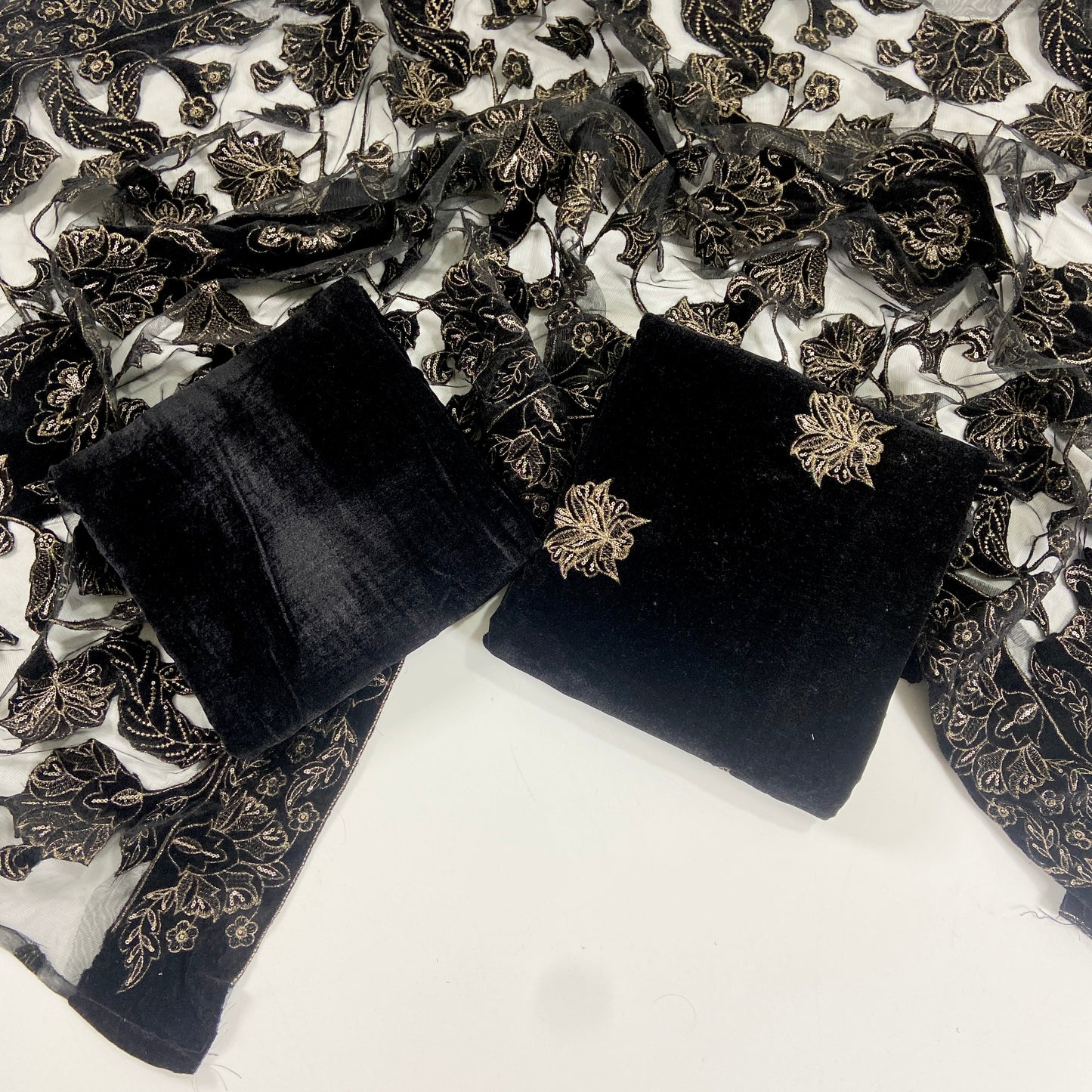 Bareeze Velvet Shawl With Aplic Work 3PC