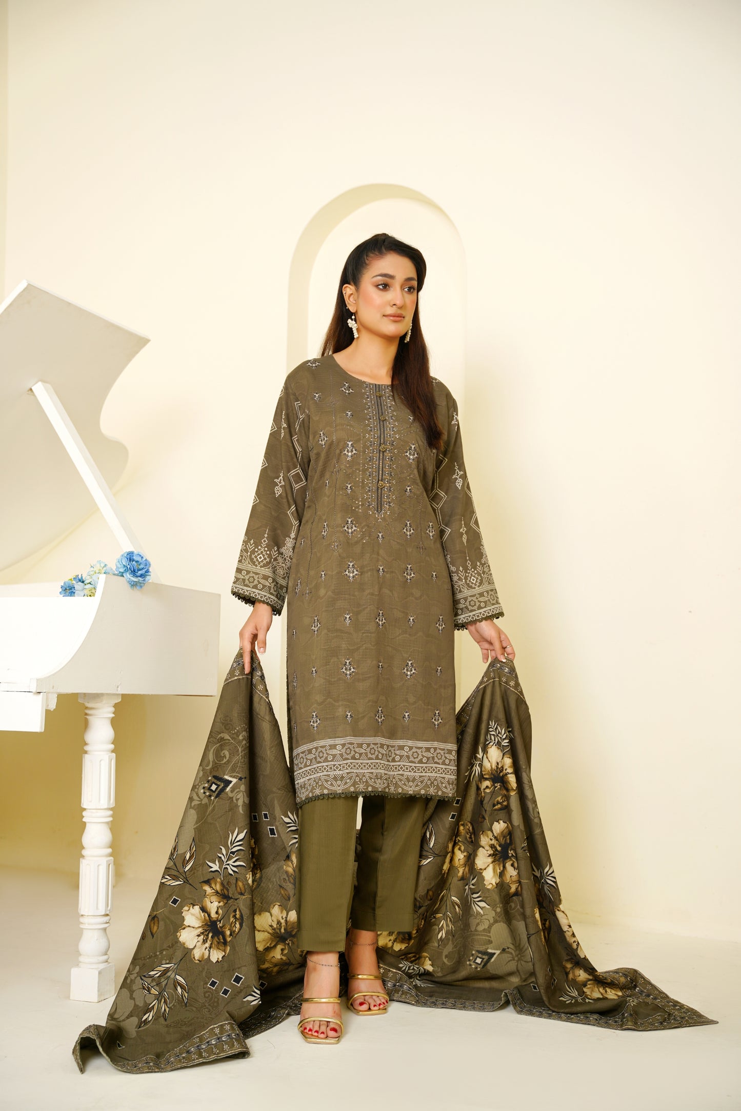 Narm o Nafees By Anaya Noor Embroidered Viscose 3PC