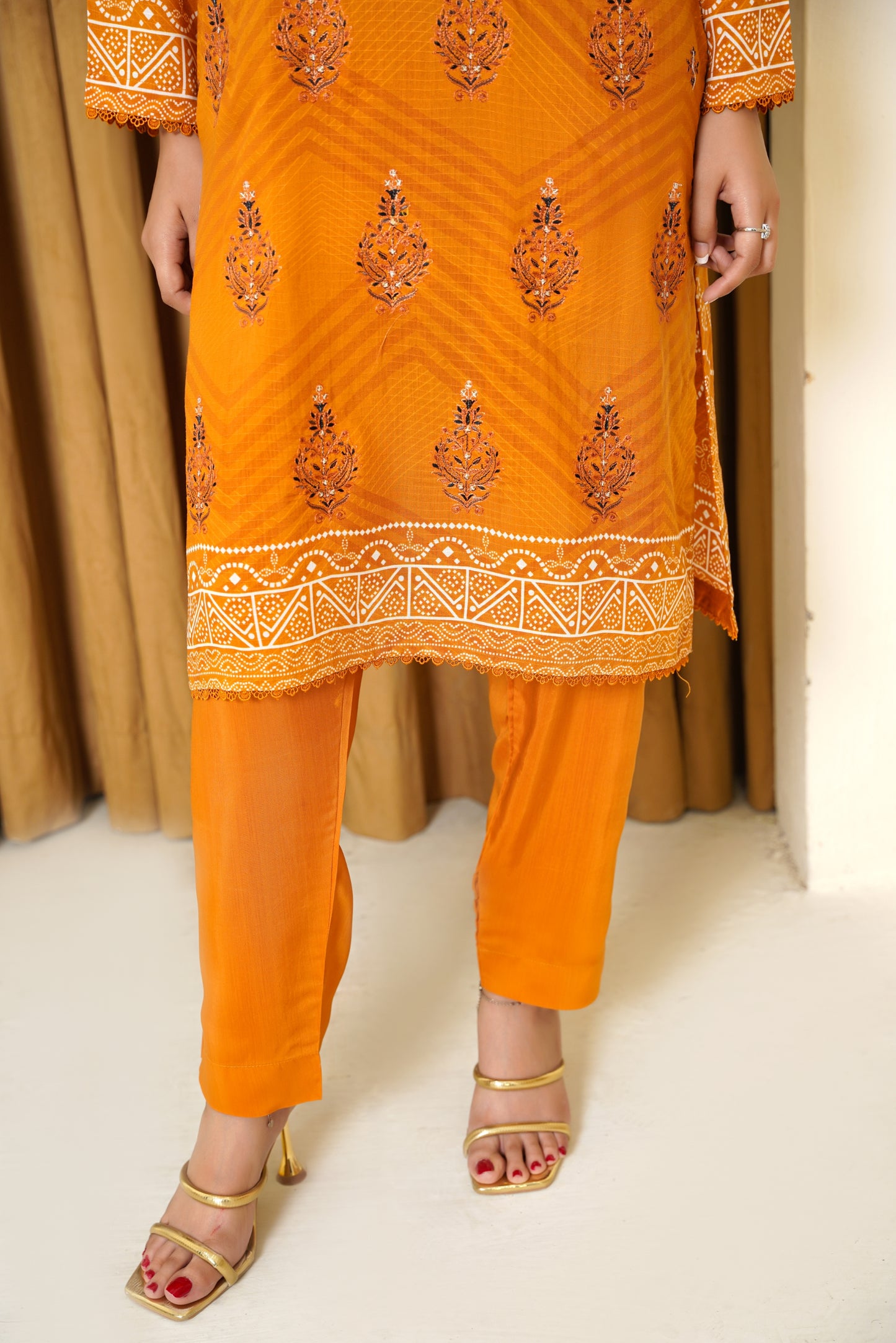 Narm o Nafees By Anaya Noor Embroidered Viscose 3PC