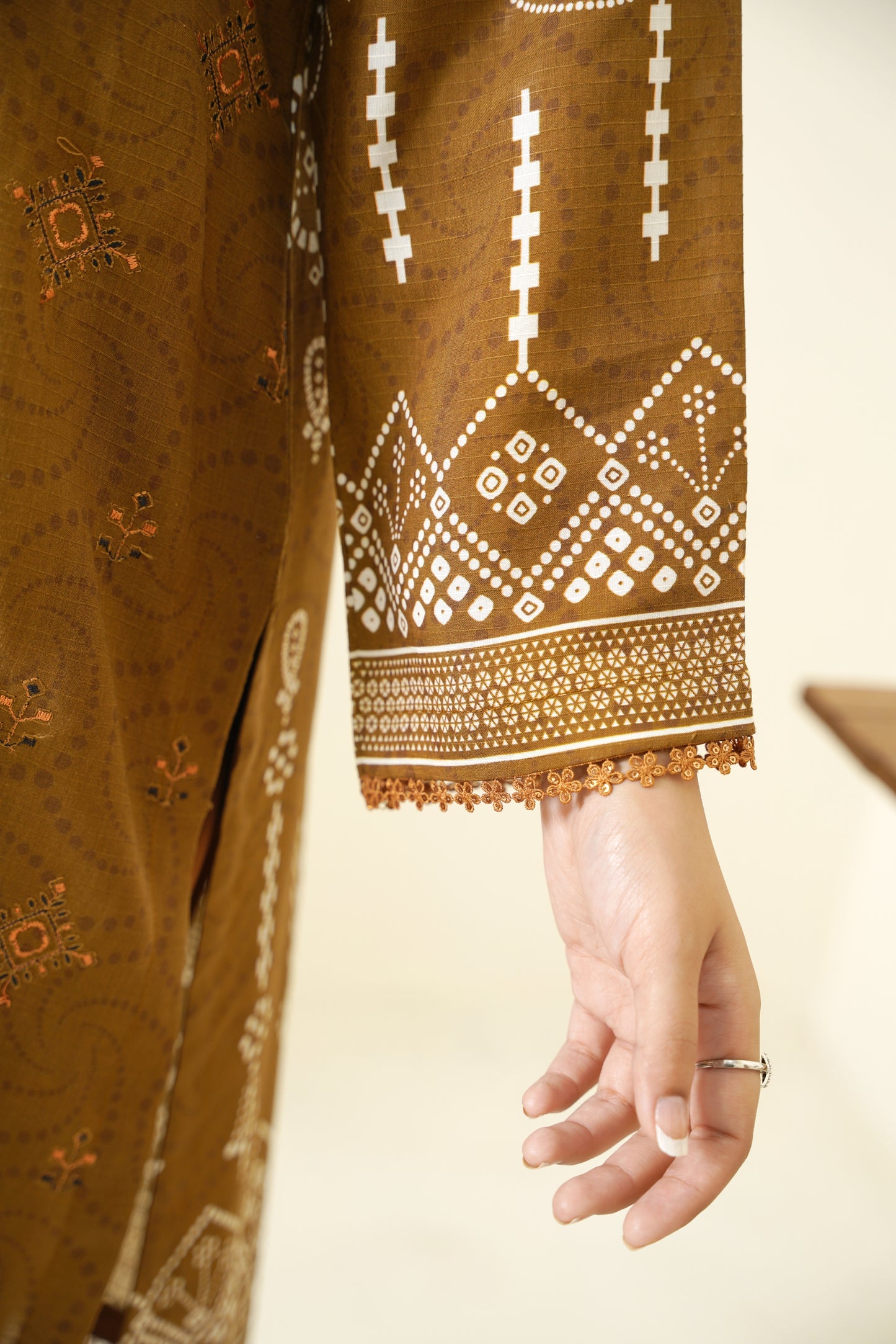 Narm o Nafees By Anaya Noor Embroidered Viscose 3PC