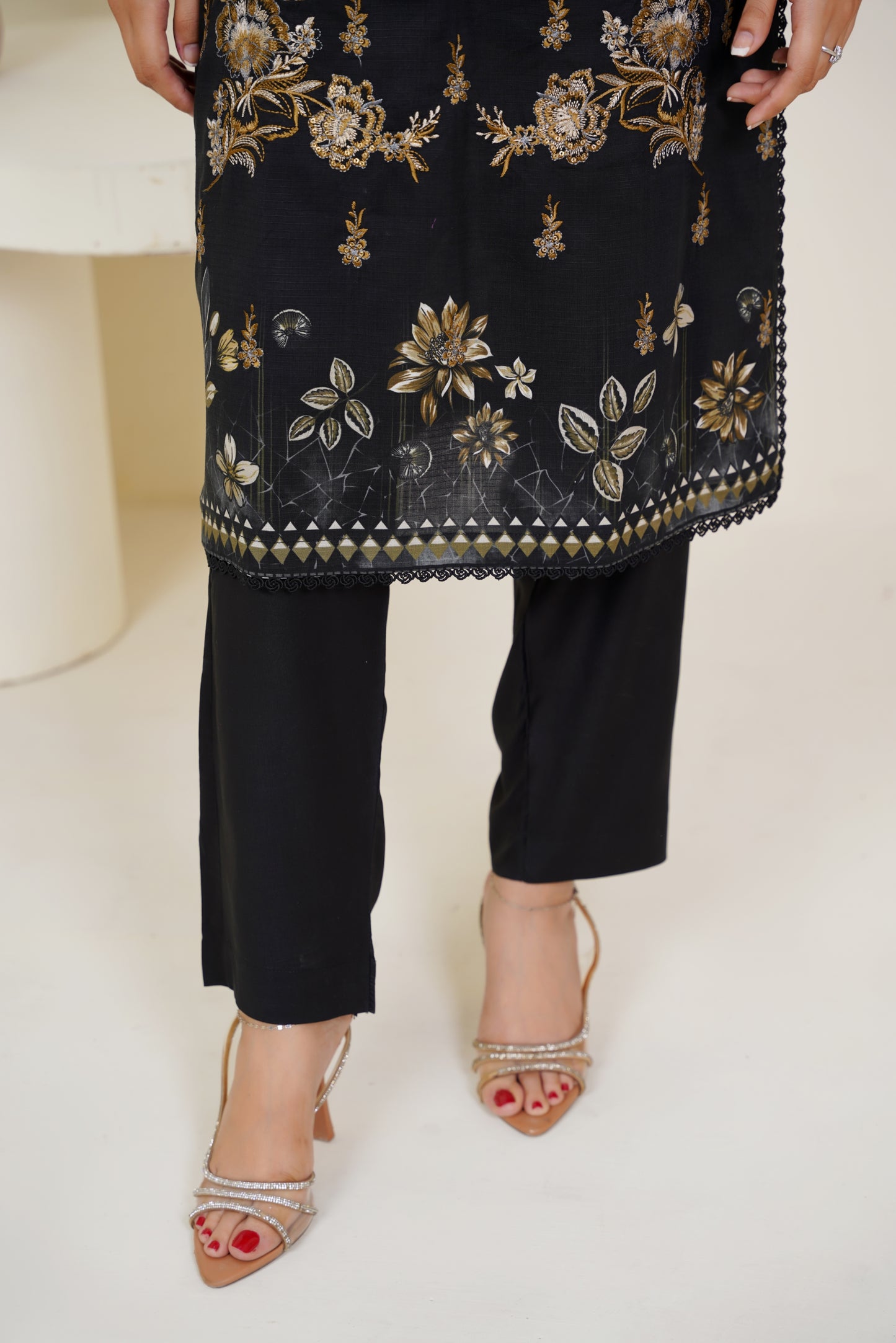 Riwayat-e-Sardi By Anaya Noor Emb Linen 3PC