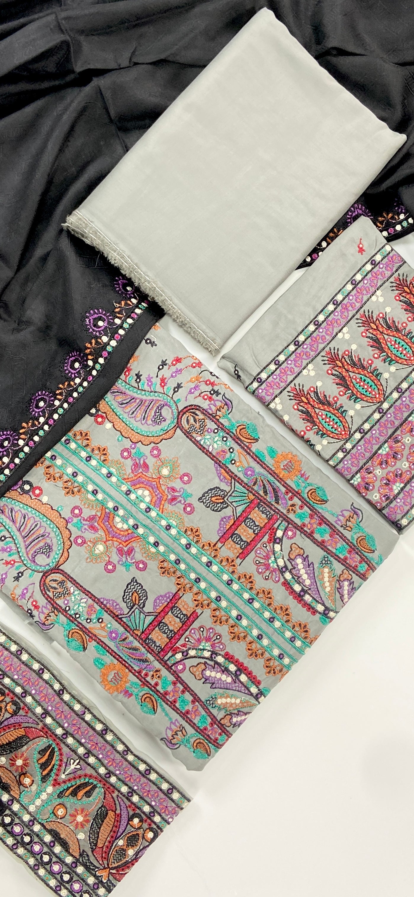 Jazmin Embroidered Linen 3PC