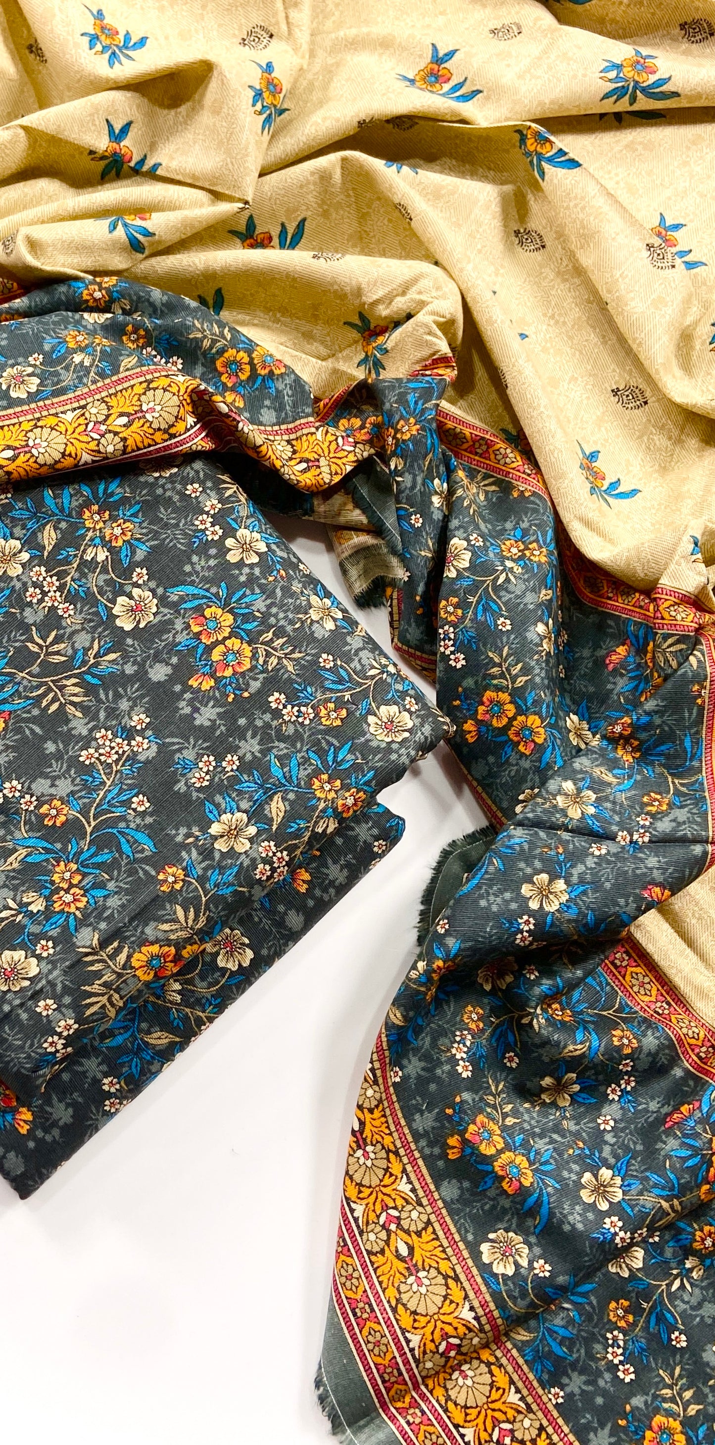 Kayseria All Over Digital Printed Khaddar 3PC