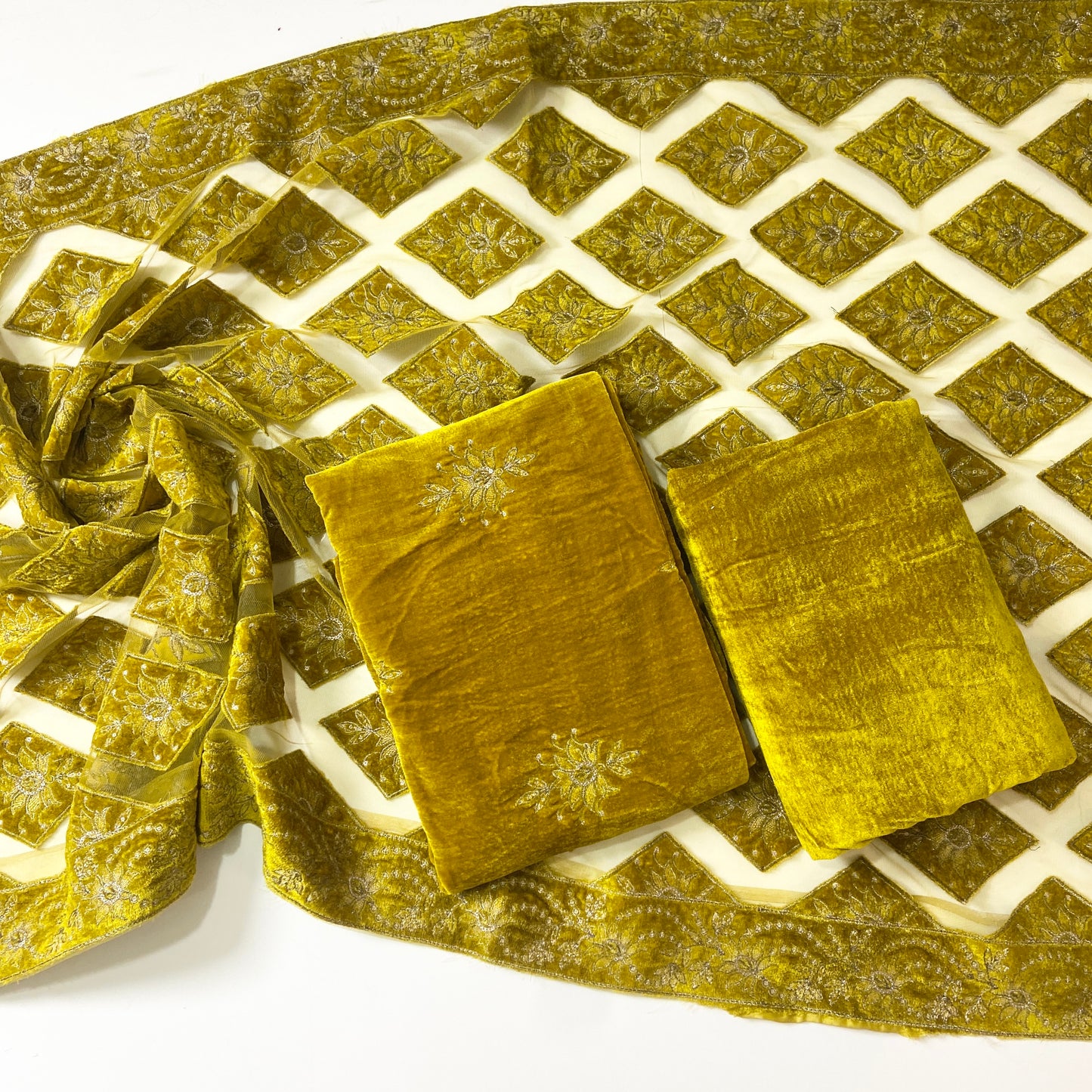 Bareeze Velvet Shawl With Aplic Work 3PC