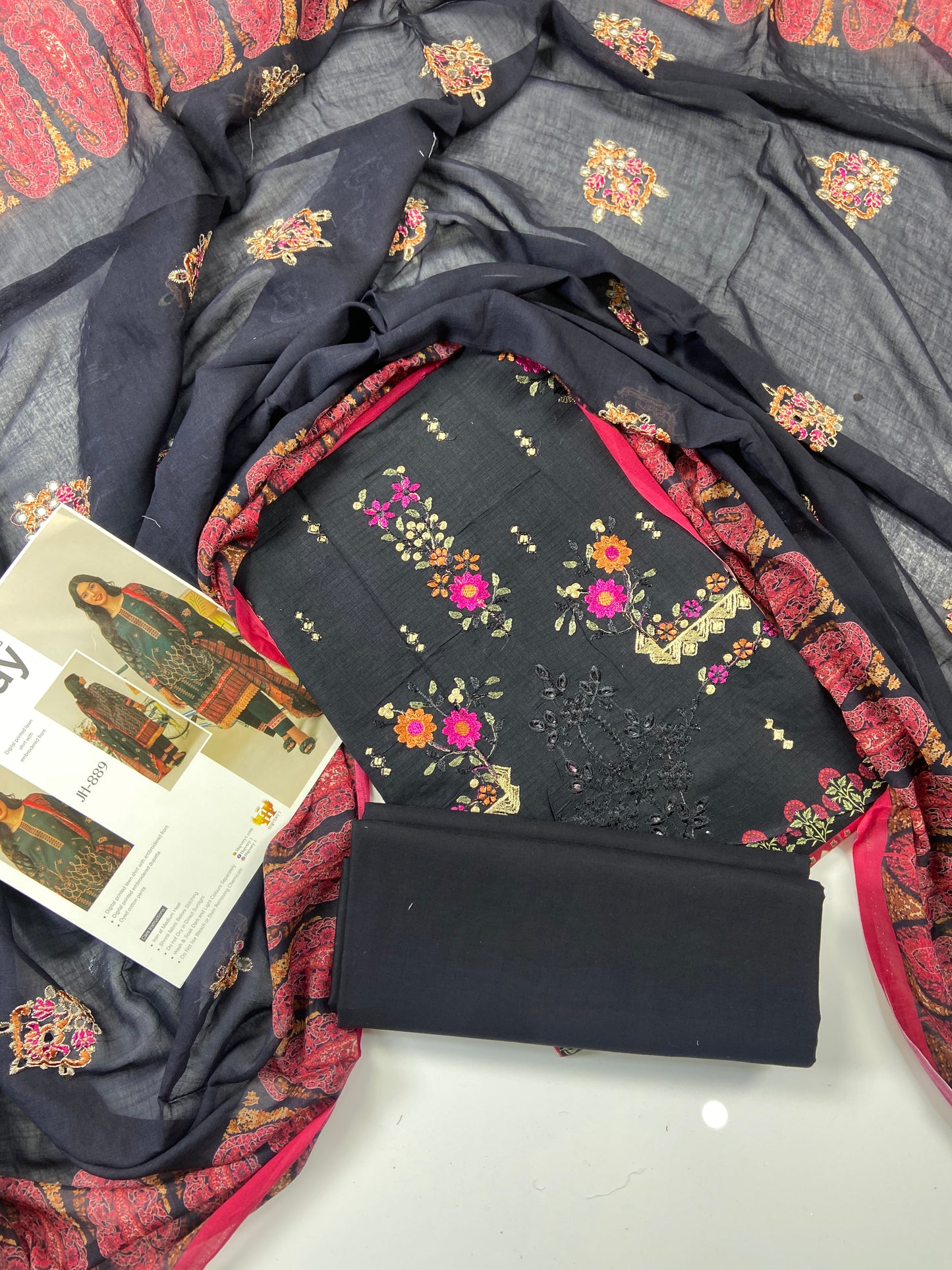 Shanzay Printed & Embroidered Lawn 3-PC