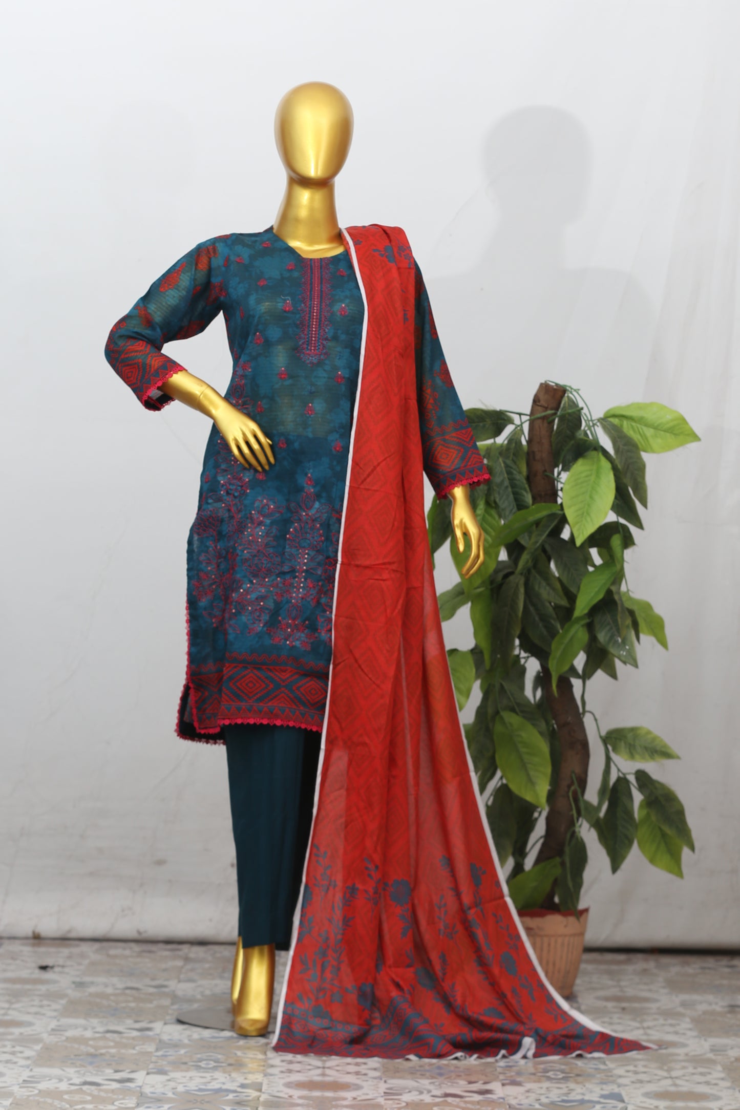 Zarnish By Anaya Noor Heavy Emb Lawn 3PC