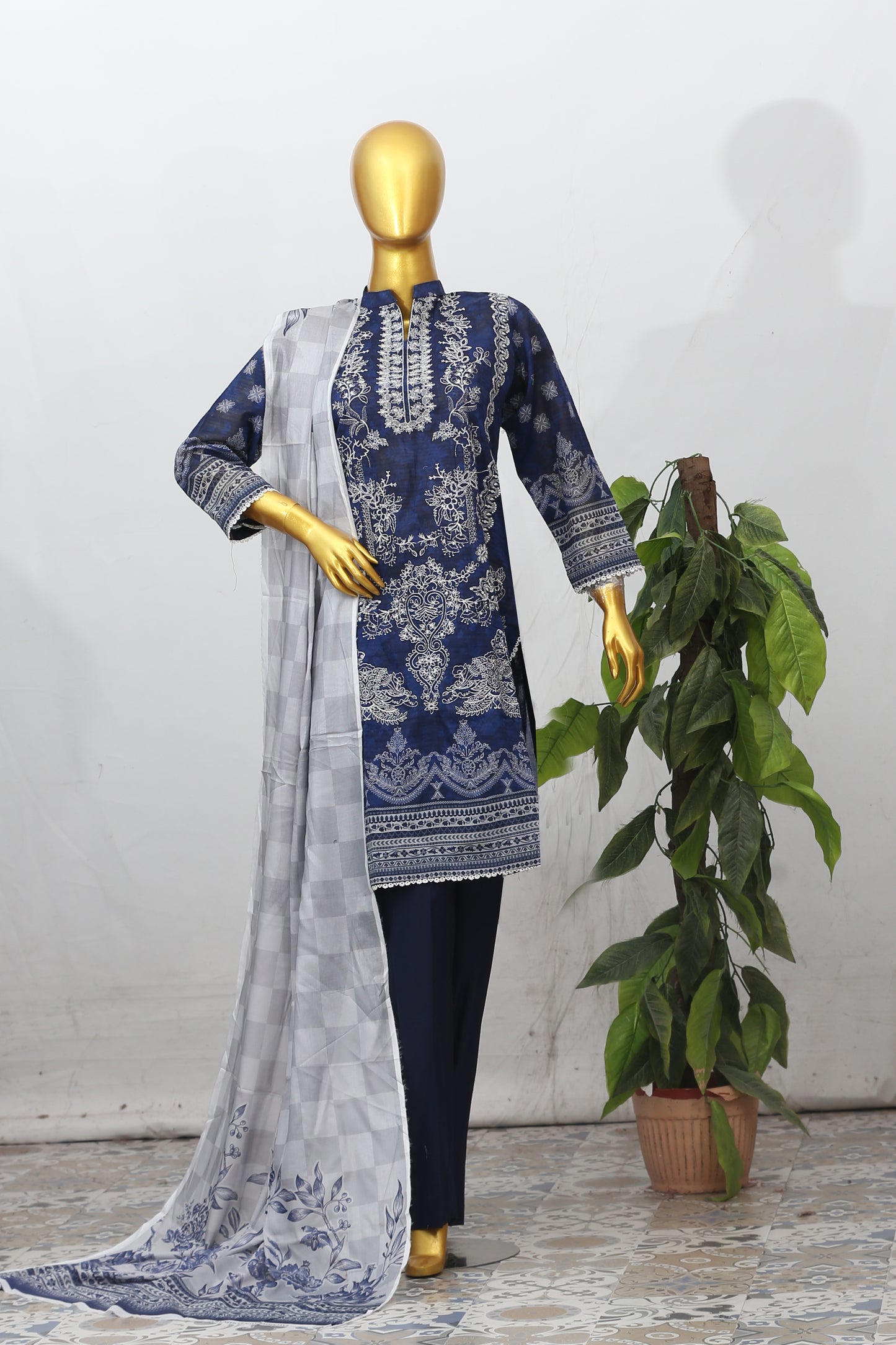 Zarnish By Anaya Noor Heavy Emb Lawn 3PC