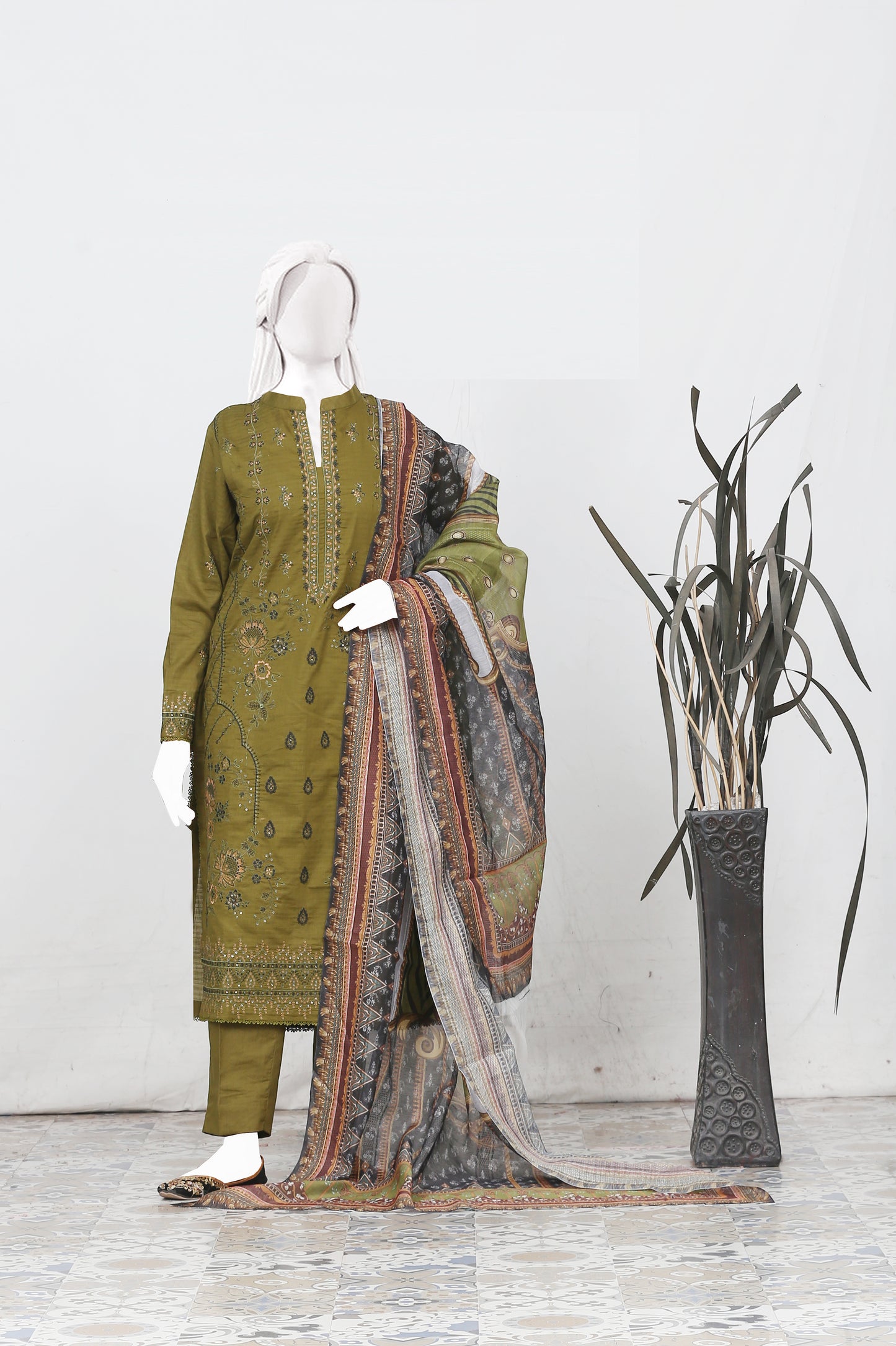 Zarqash By Anaya Noor Bana Dora Emb 3PC