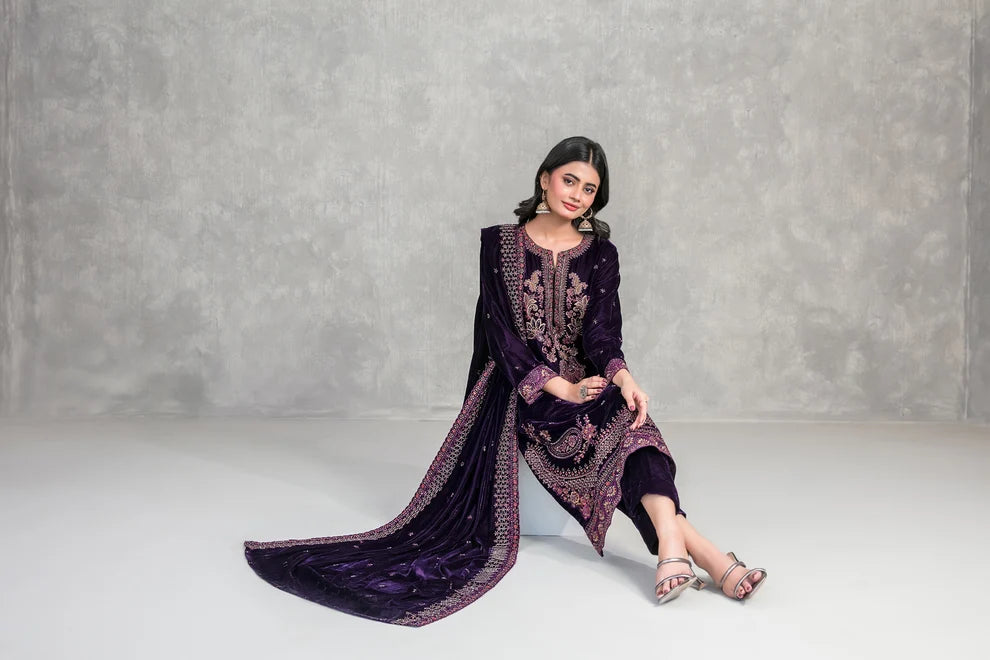 Sincera By Tawakkal Luxury Fancy Emb Cutdana Velvet 3PC
