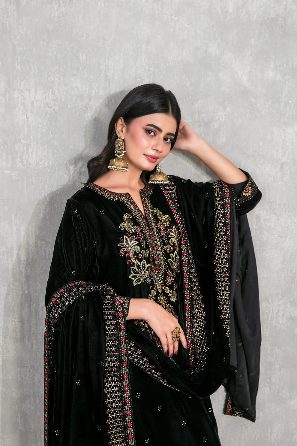 Sincera By Tawakkal Luxury Fancy Emb Cutdana Velvet 3PC