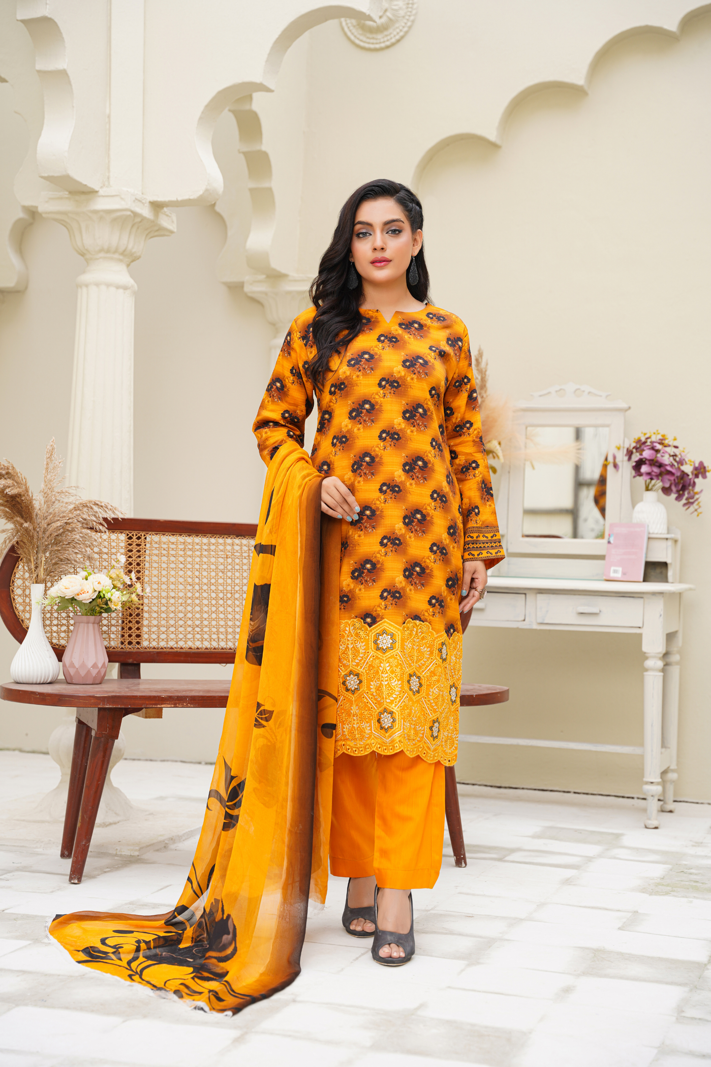 Anaya – Aaghaz-e-Sardi 3PC Viscose Suit
