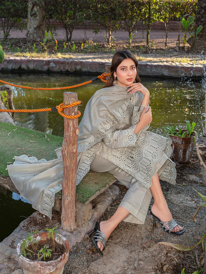 Fizza | Feroza Luxury Emb Lawn | 3 PC