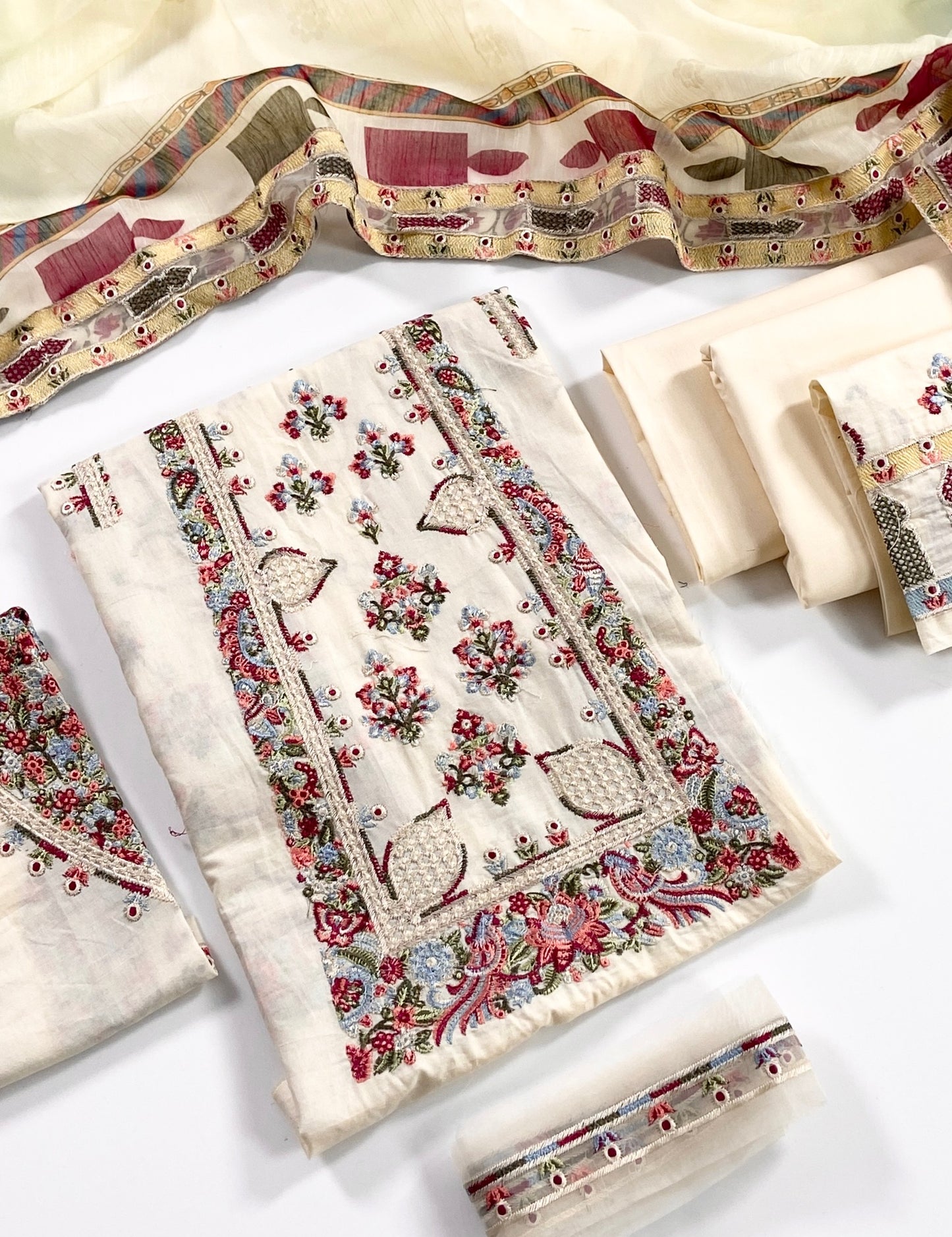 Jazmin Luxury Embroidered Lawn 3PC