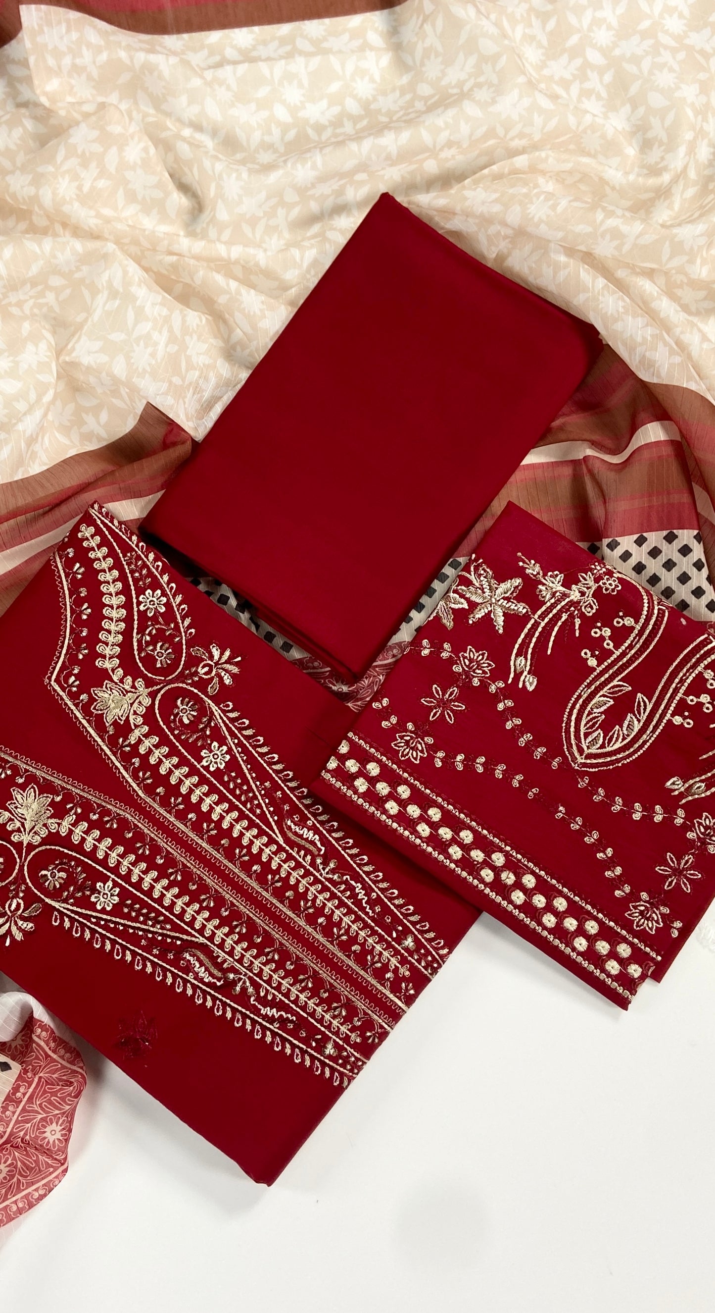 izel Luxury Embroidered Lawn 3PC