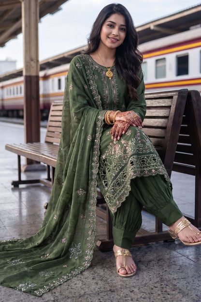 Zaib-o-Zeenat By Khuwab | Dressline | Lawn