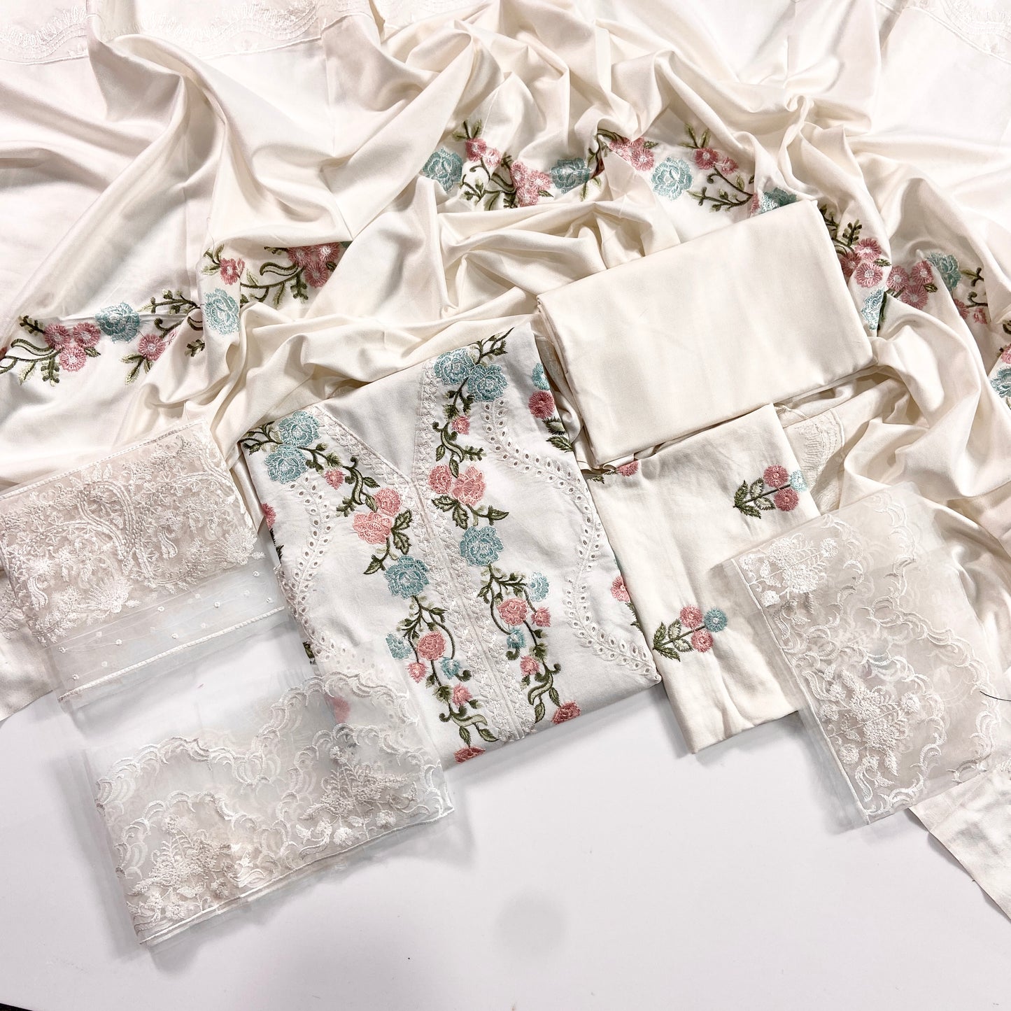 Maria B Luxury Emb Dhanak-3PC