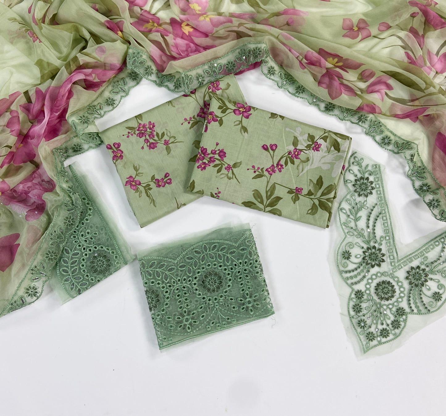 Iznik Embroiderd & Digital Printed Lawn 3PC