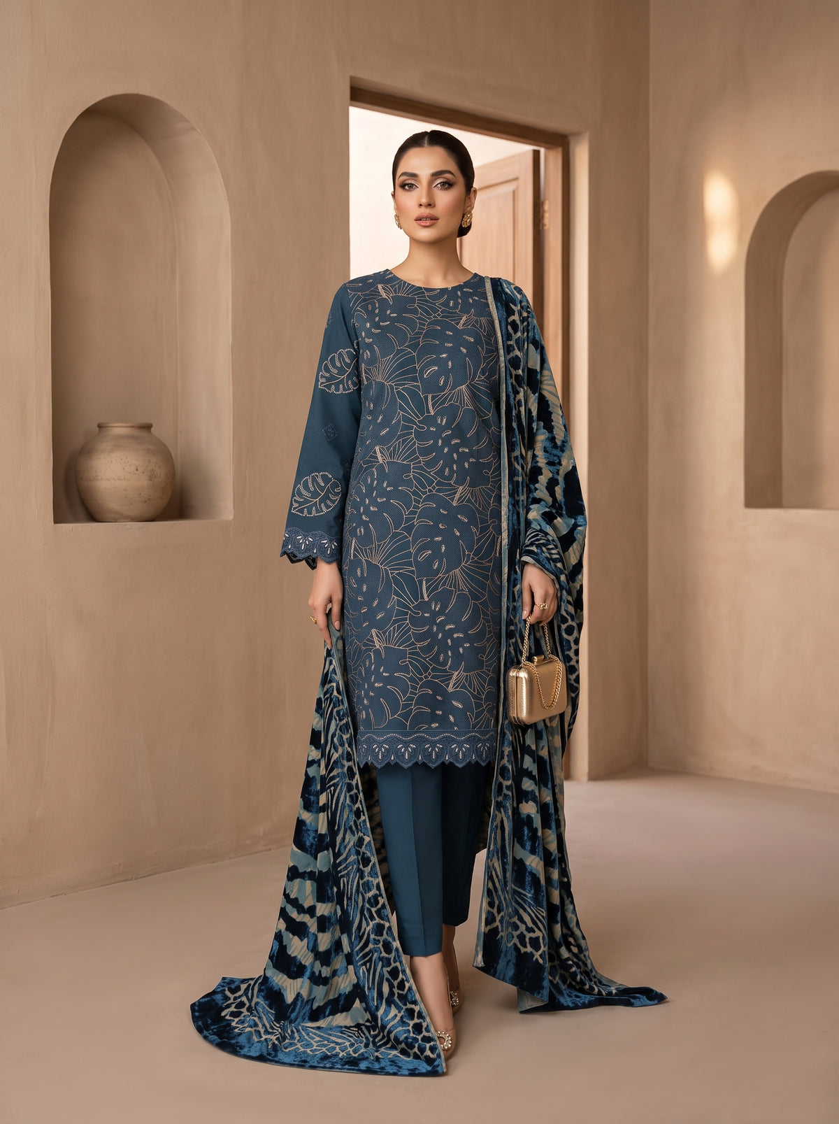 Luxuria By Anaya Noor Heavy Emb Dhanak With Plachi Shawl 3PC