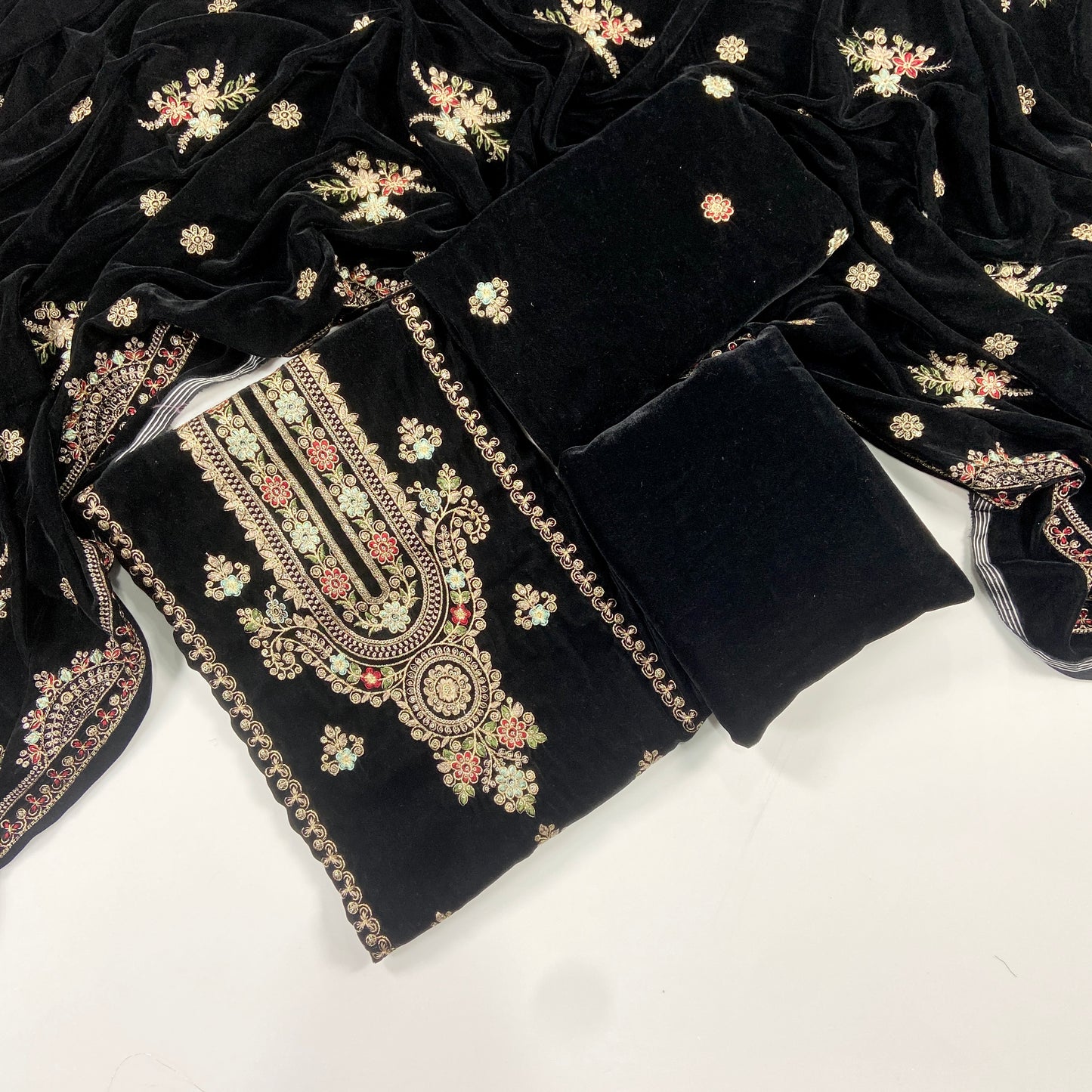 Maria B Luxury Velvet Embroidered Suit – 3PC