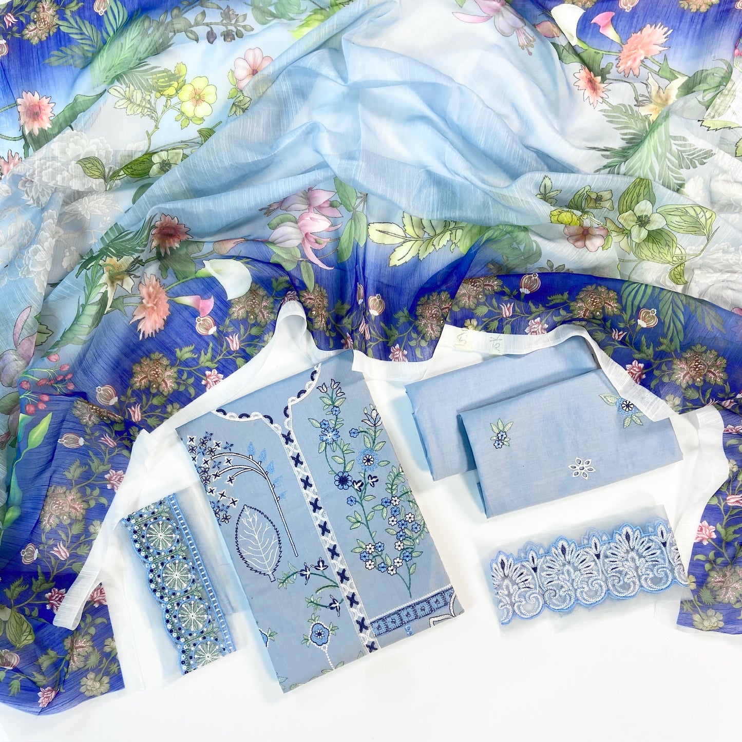 Mahnur Luxury Embroidered Lawn 3PC