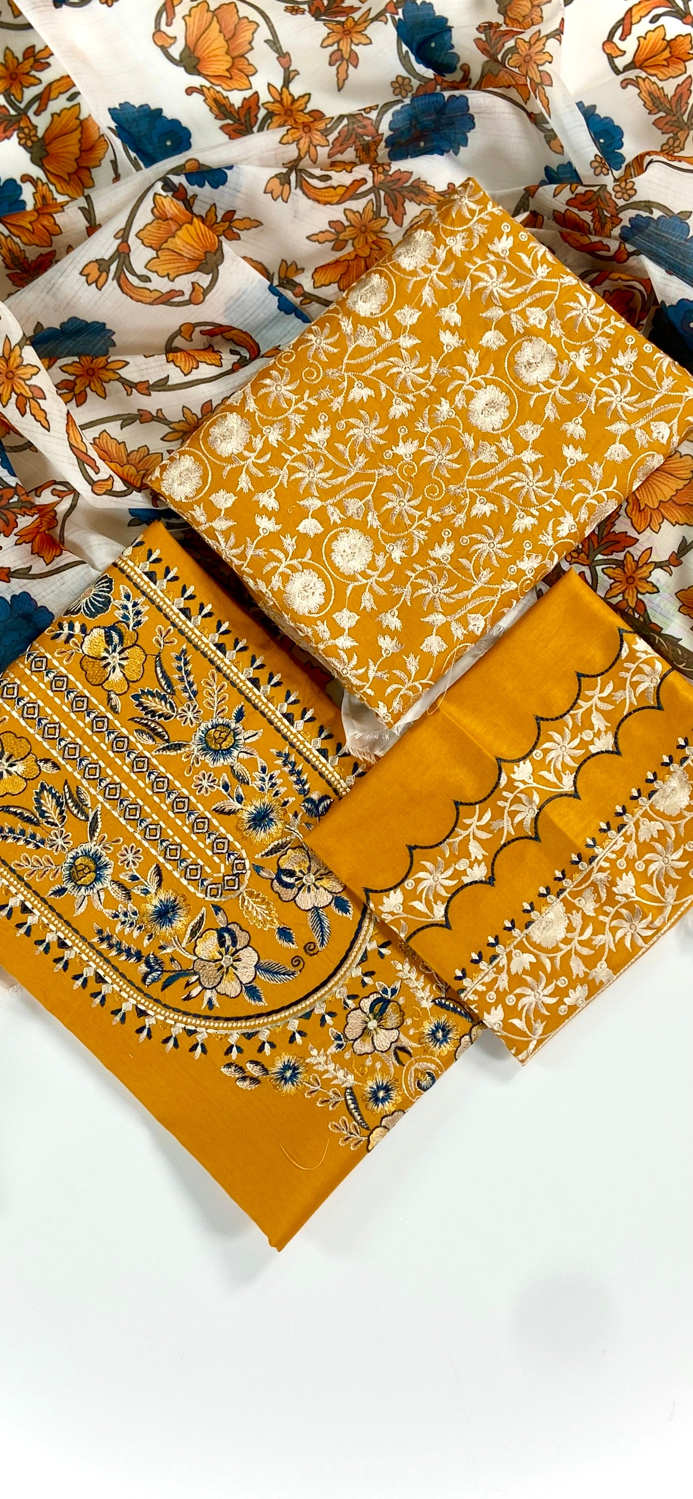 Sapphire Luxury Embroidered Lawn 3PC
