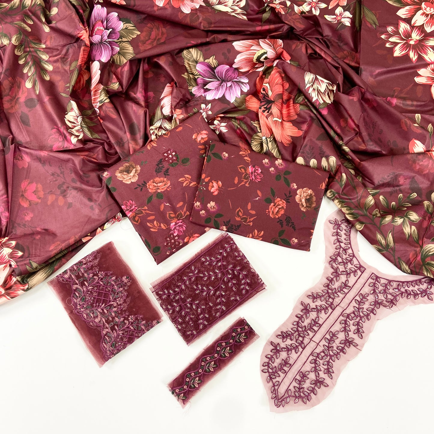 Iznik Printed Linen With Embroidered Patches-3PC
